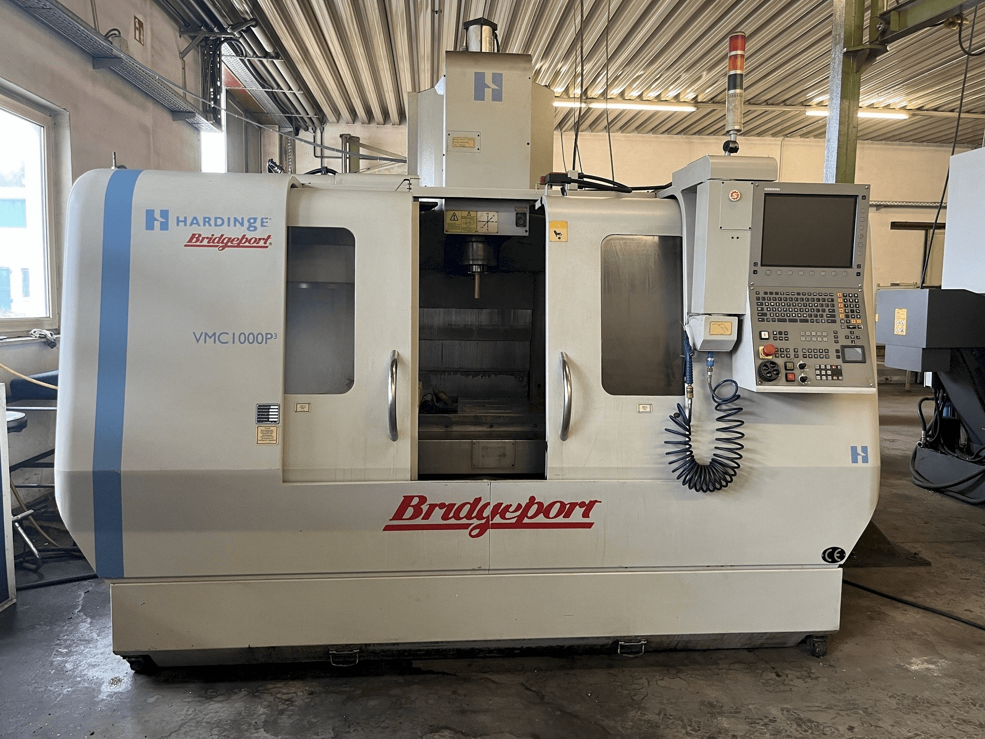 Front view of Hardinge Bridgeport VMC 1000 P3 machine