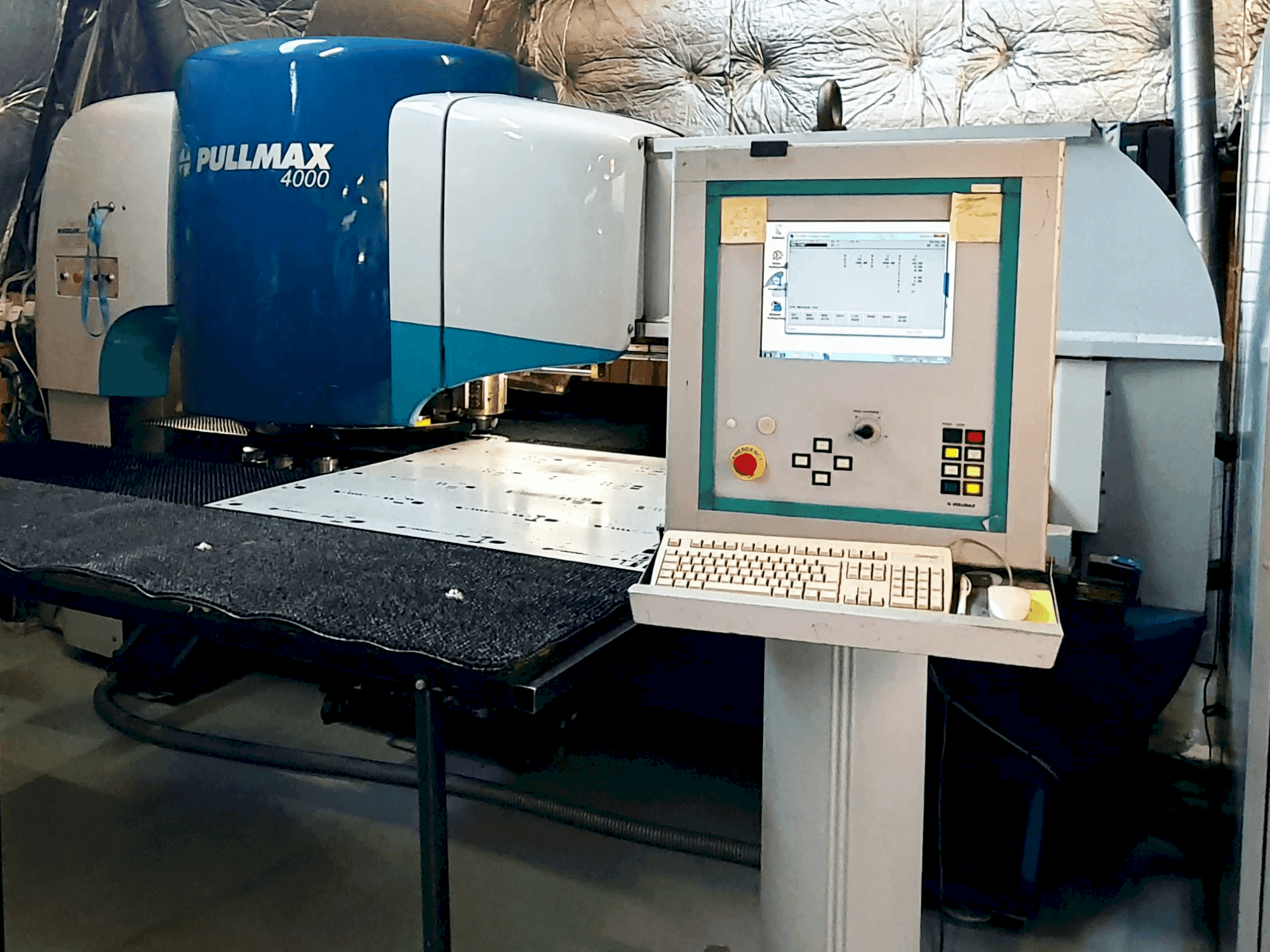 Front view of Pullmax 4000 machine