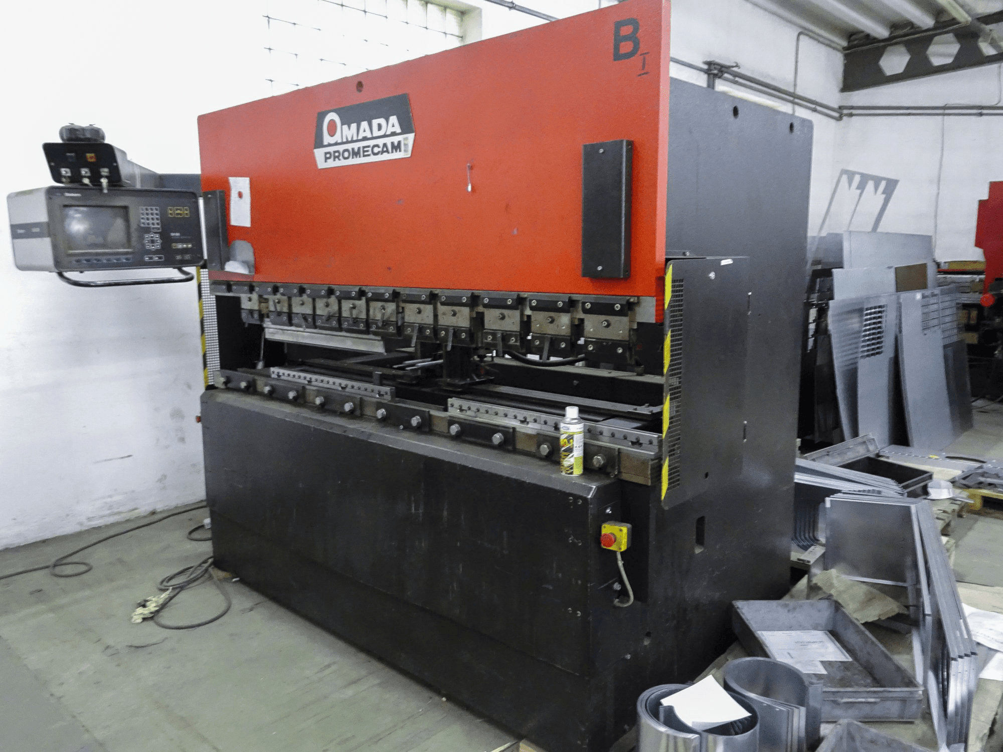Right view of AMADA ITPS 80-25 machine