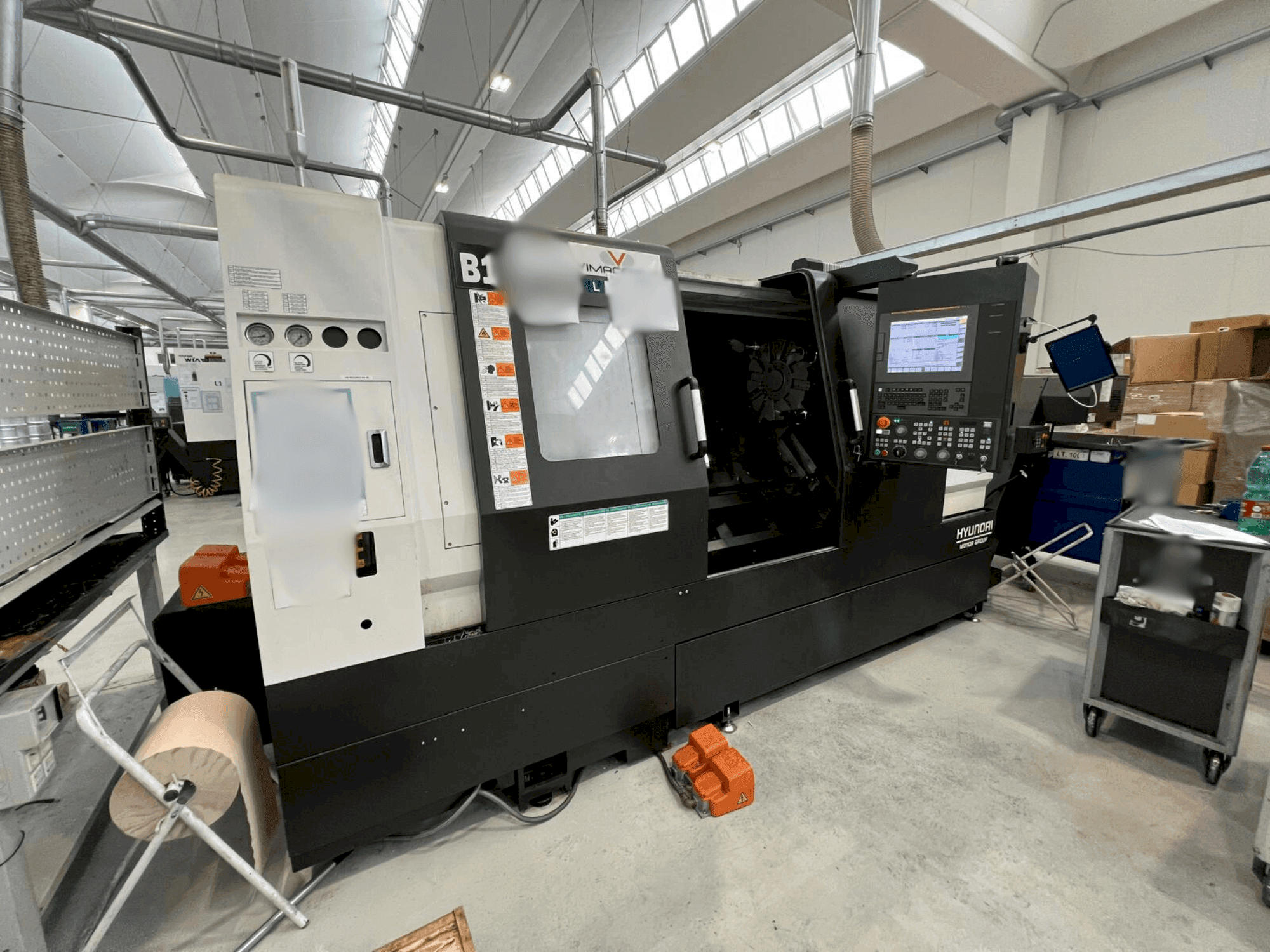 Front view of Hyundai Wia L400C machine