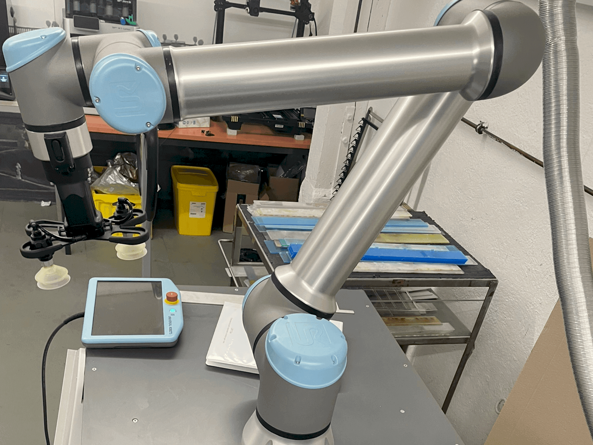 Front view of Universal Robots UR10 machine