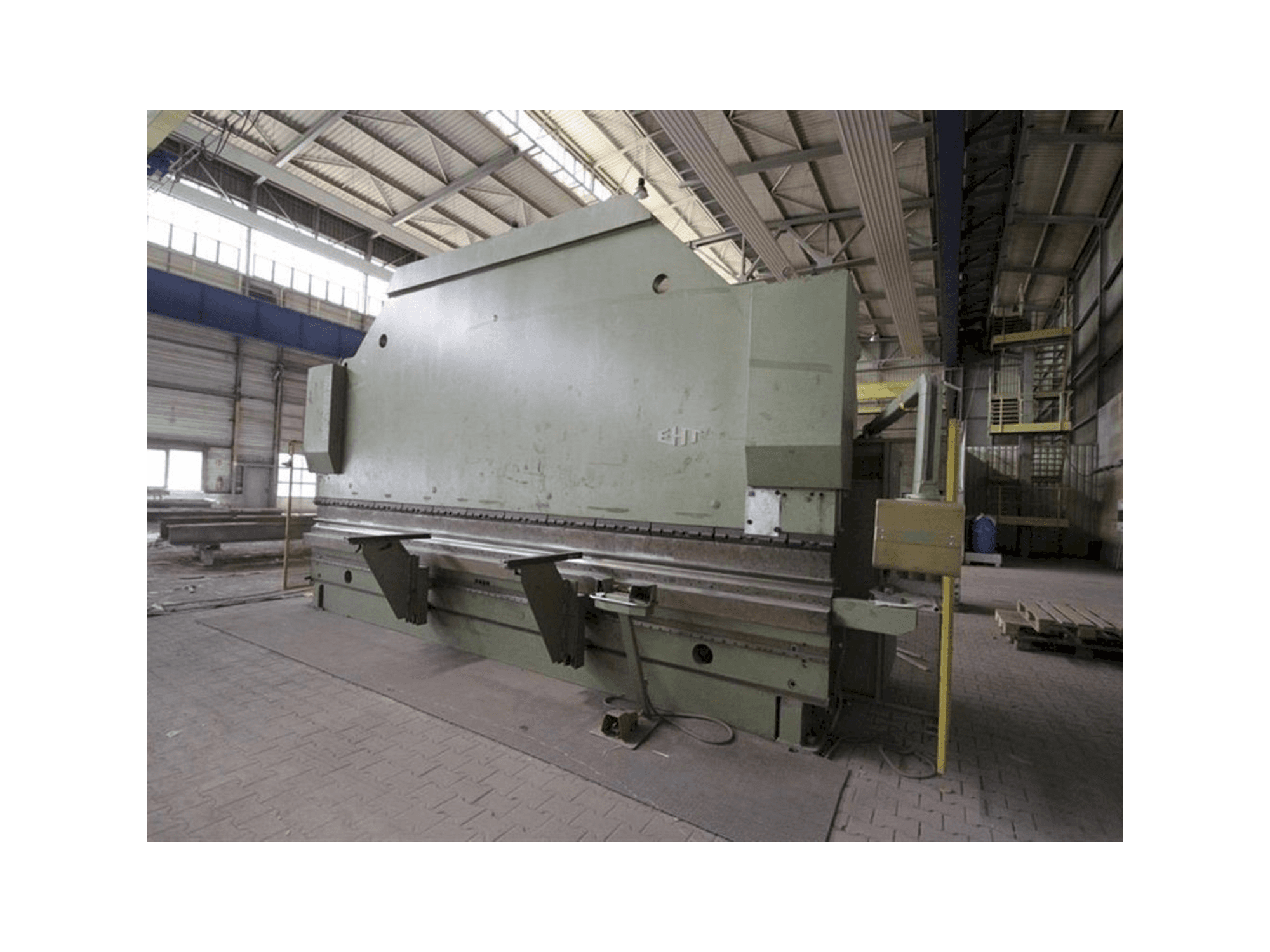 Right side view of EHT Variopress 250 60 machine