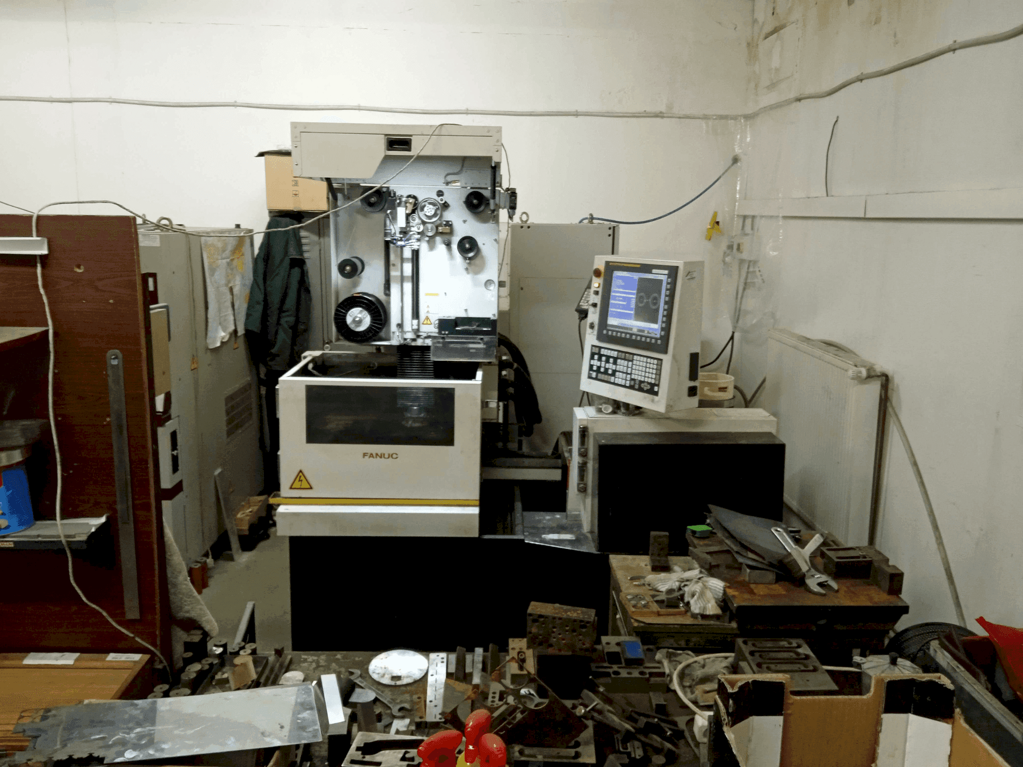 Front view of FANUC Robocut Alpha 0iE machine