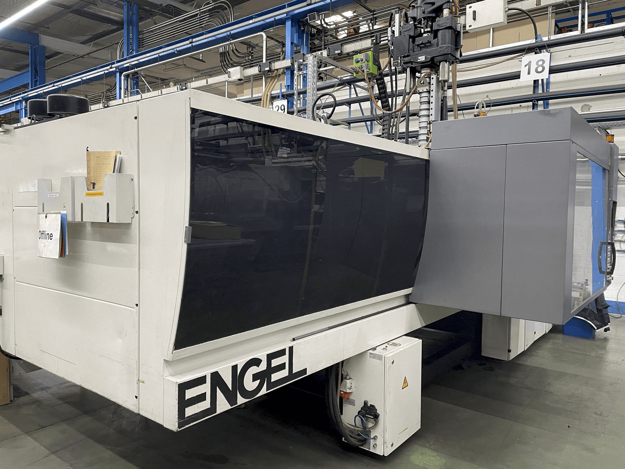 Front view of ENGEL VICTORY 1350H500V/350 Combi machine