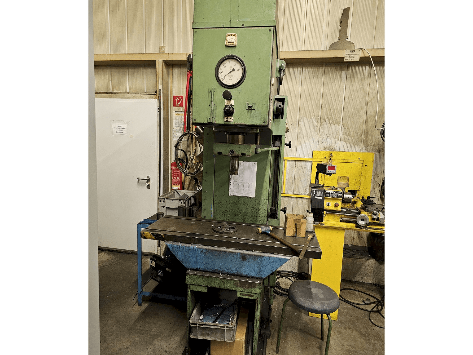 Front view of VEB PYE/25/1 machine