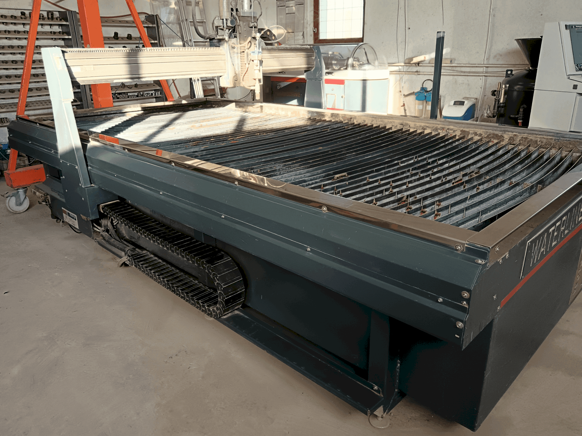Front view of Waterjet Italy WL510 machine