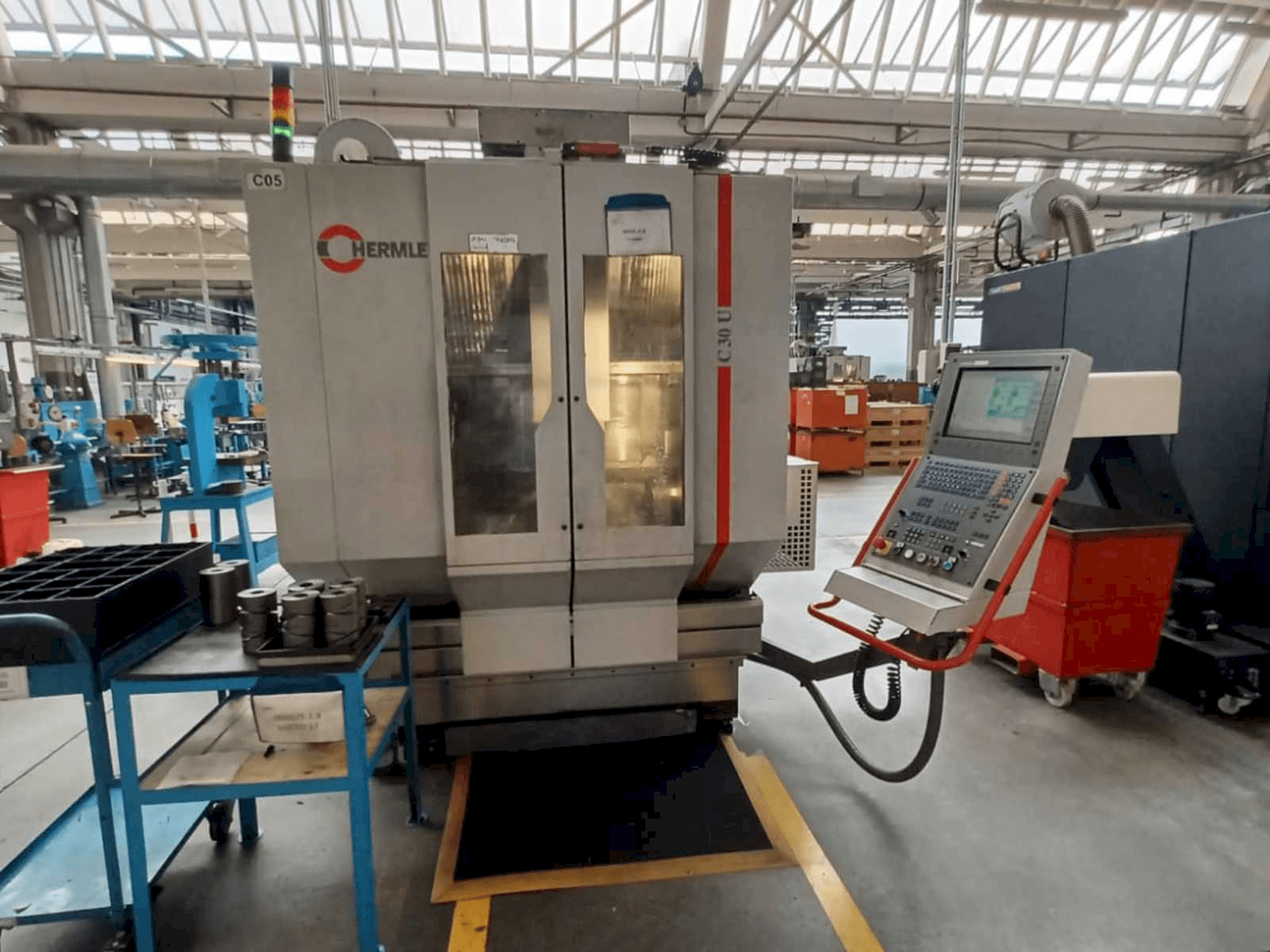 Front view of HERMLE C30U machine