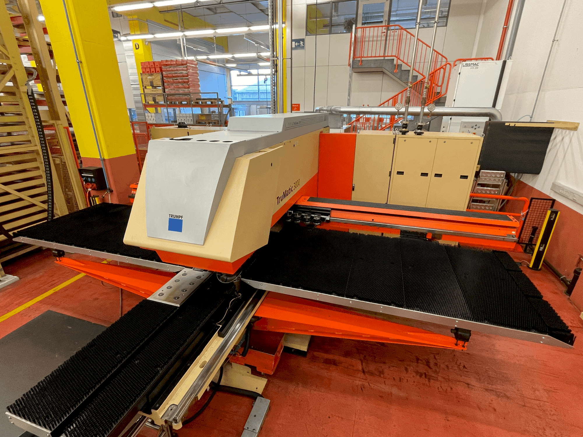 Front view of TRUMPF TruMatic 3000 machine