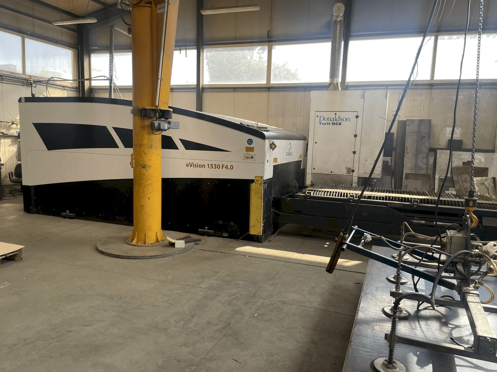 Front view of EAGLE eVision 1530 F4.0 machine