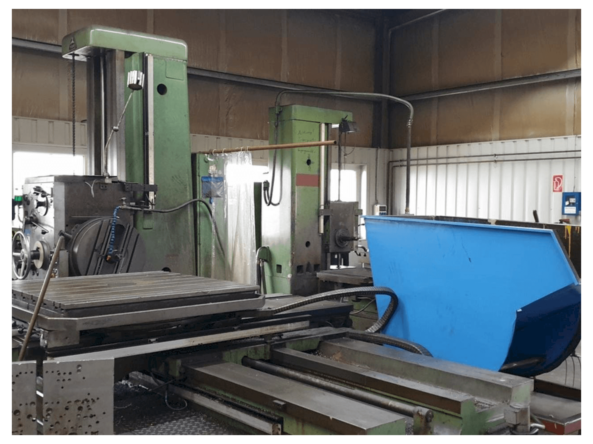 Front view of TOS W 100 A machine