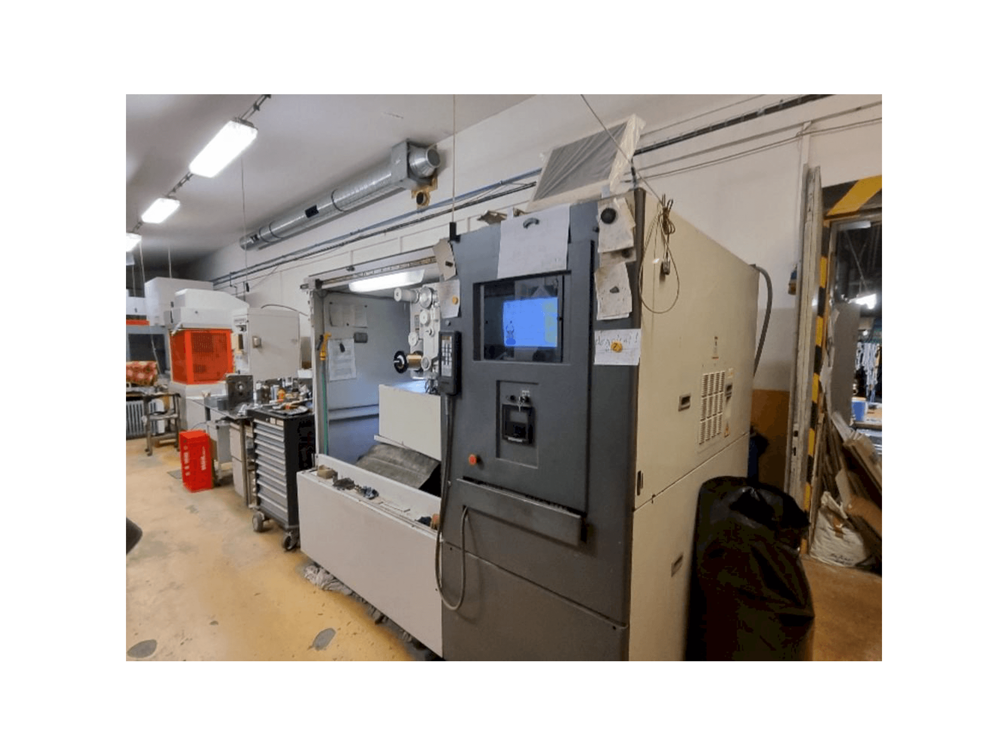 Front view of HITACHI SEIKI 254Y machine