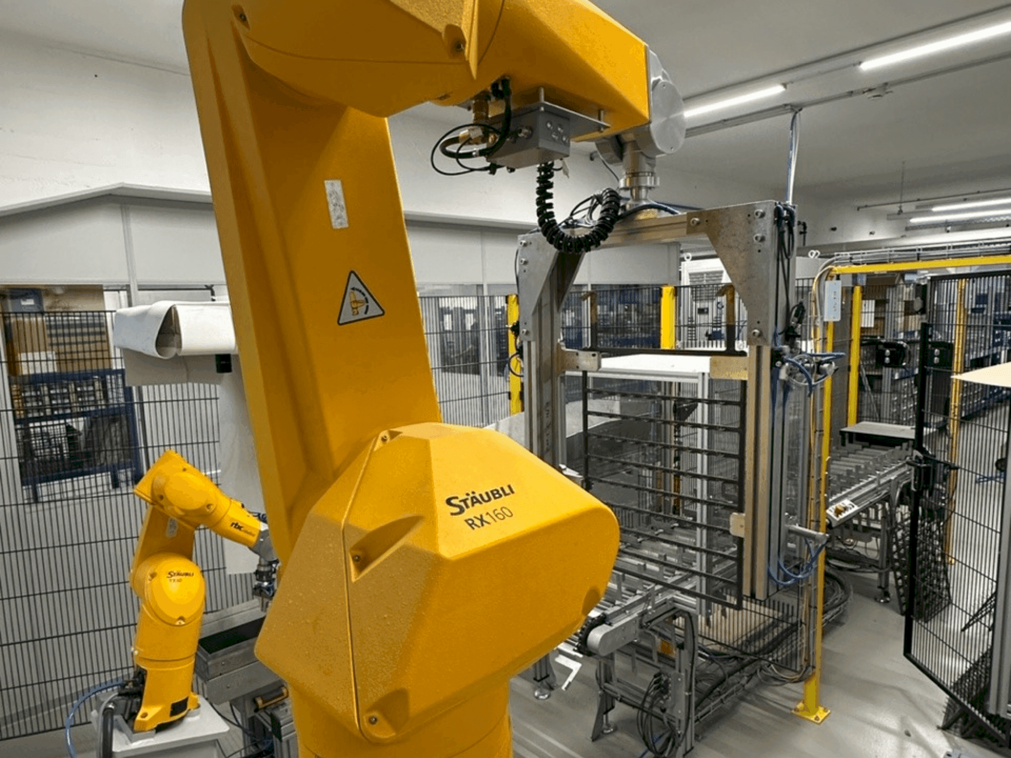 Front view of STAUBLI RX160 machine