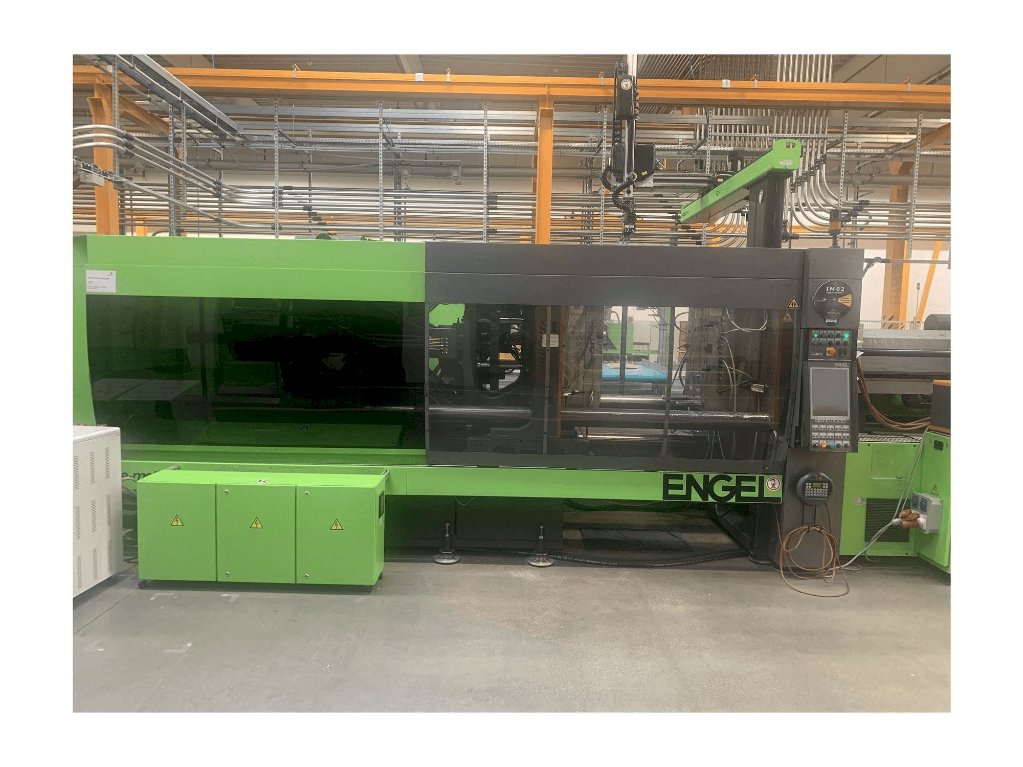Front view of Engel e-motion 5440/500 T machine