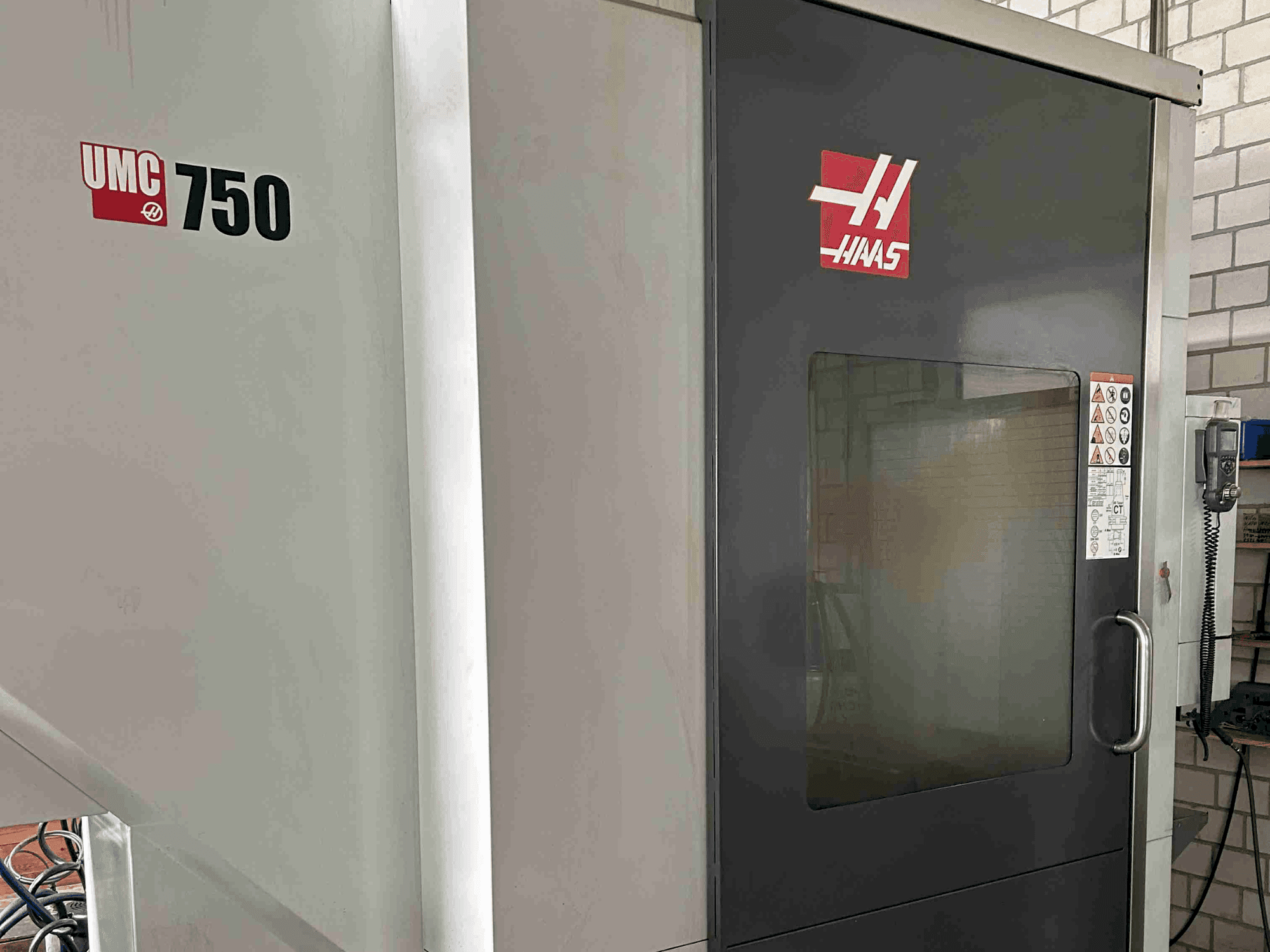 Front view of HAAS UMC-750 machine