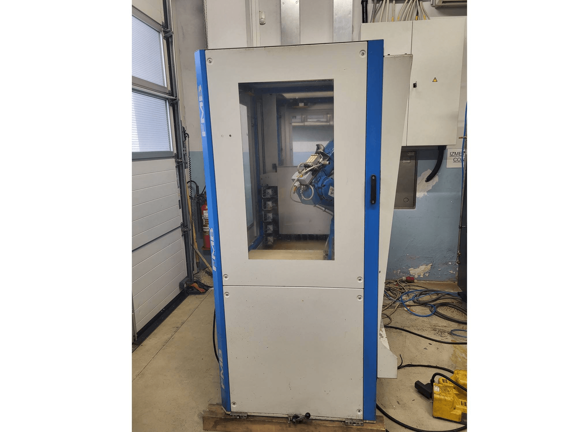 Front view of Yaskawa YR-MH005LS-A12 machine
