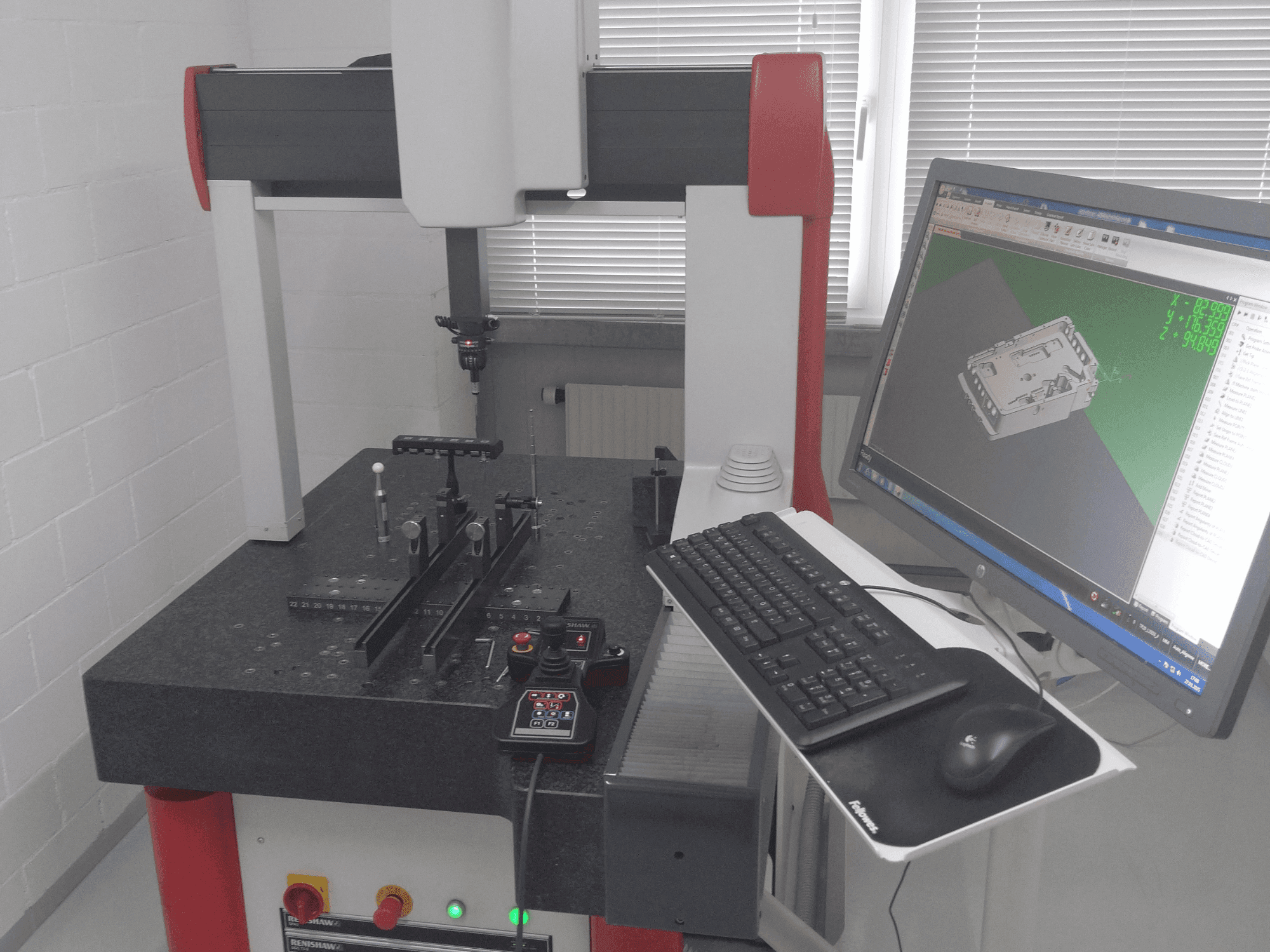 Front view of Coord3 Ares 700 machine