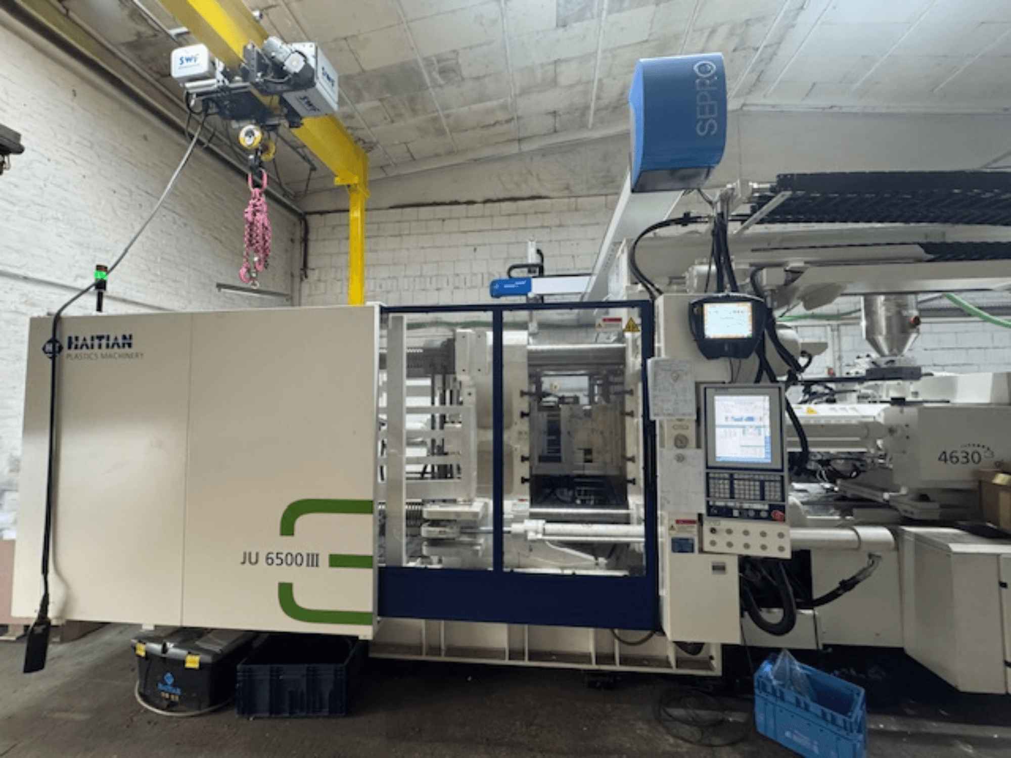Haitian Jupiter 3 JU 6500 hydraulic injection moulding machine, side view showing control panel and machinery details.