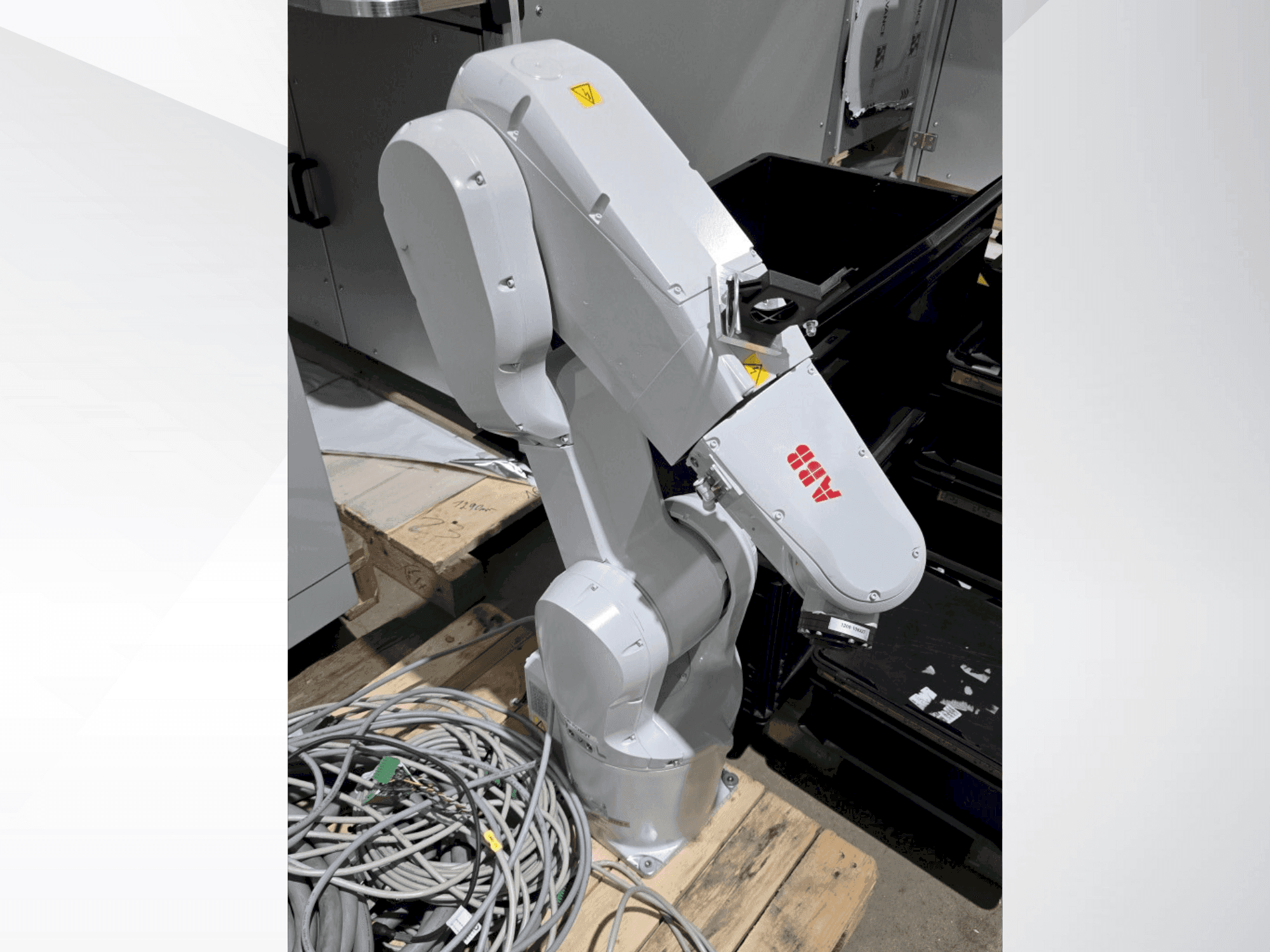 Front view of ABB IRB 1200-5/0.9 machine