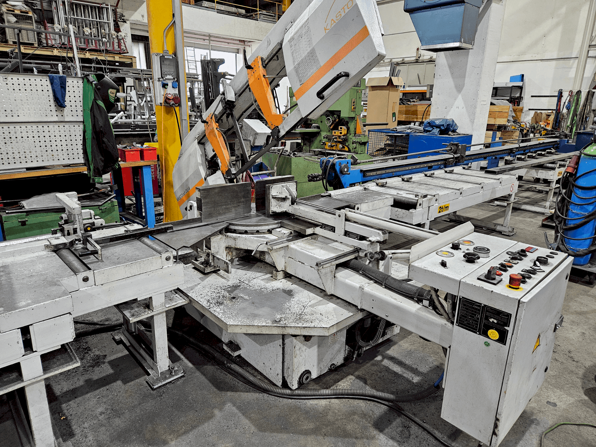 Front view of KASTO cut DU 4 machine