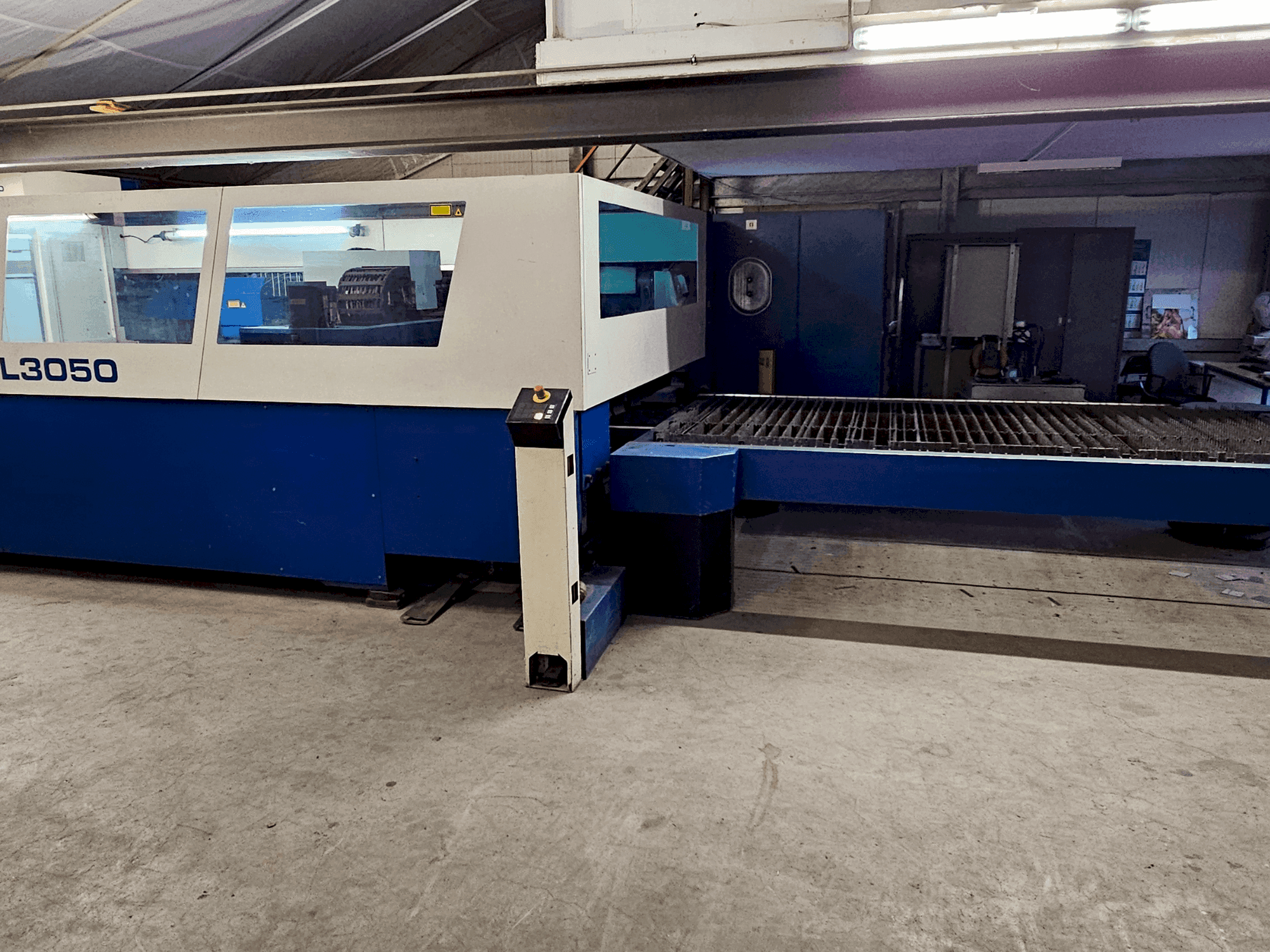 Front view of TRUMPF L3050 machine