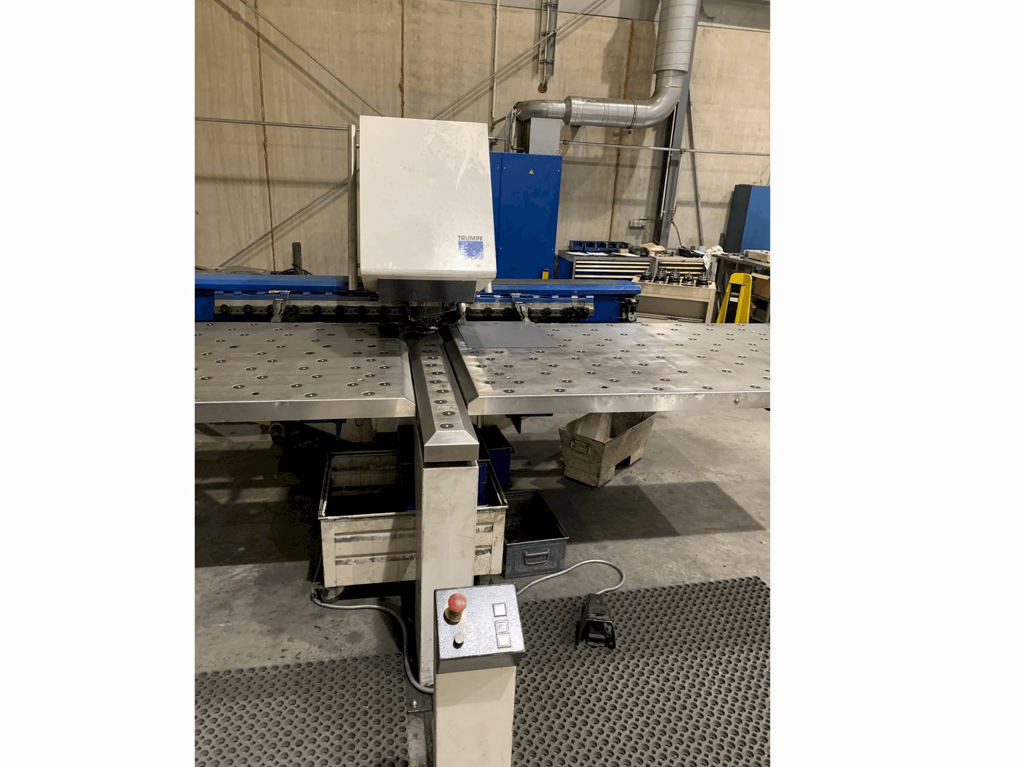 Front view of Trumpf Trumatic 200 machine