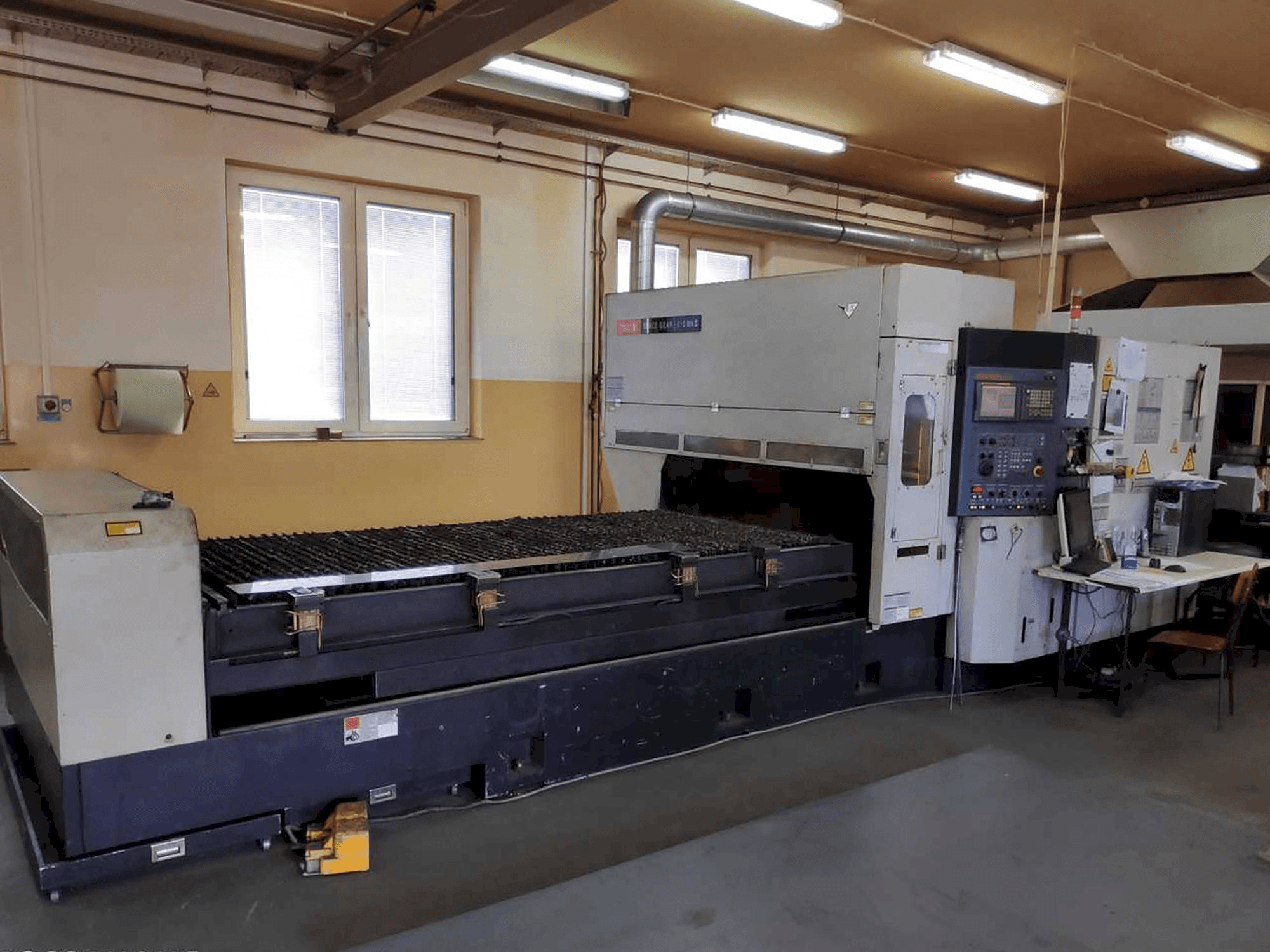 Front view of Mazak Space Gear 510 Mk II machine
