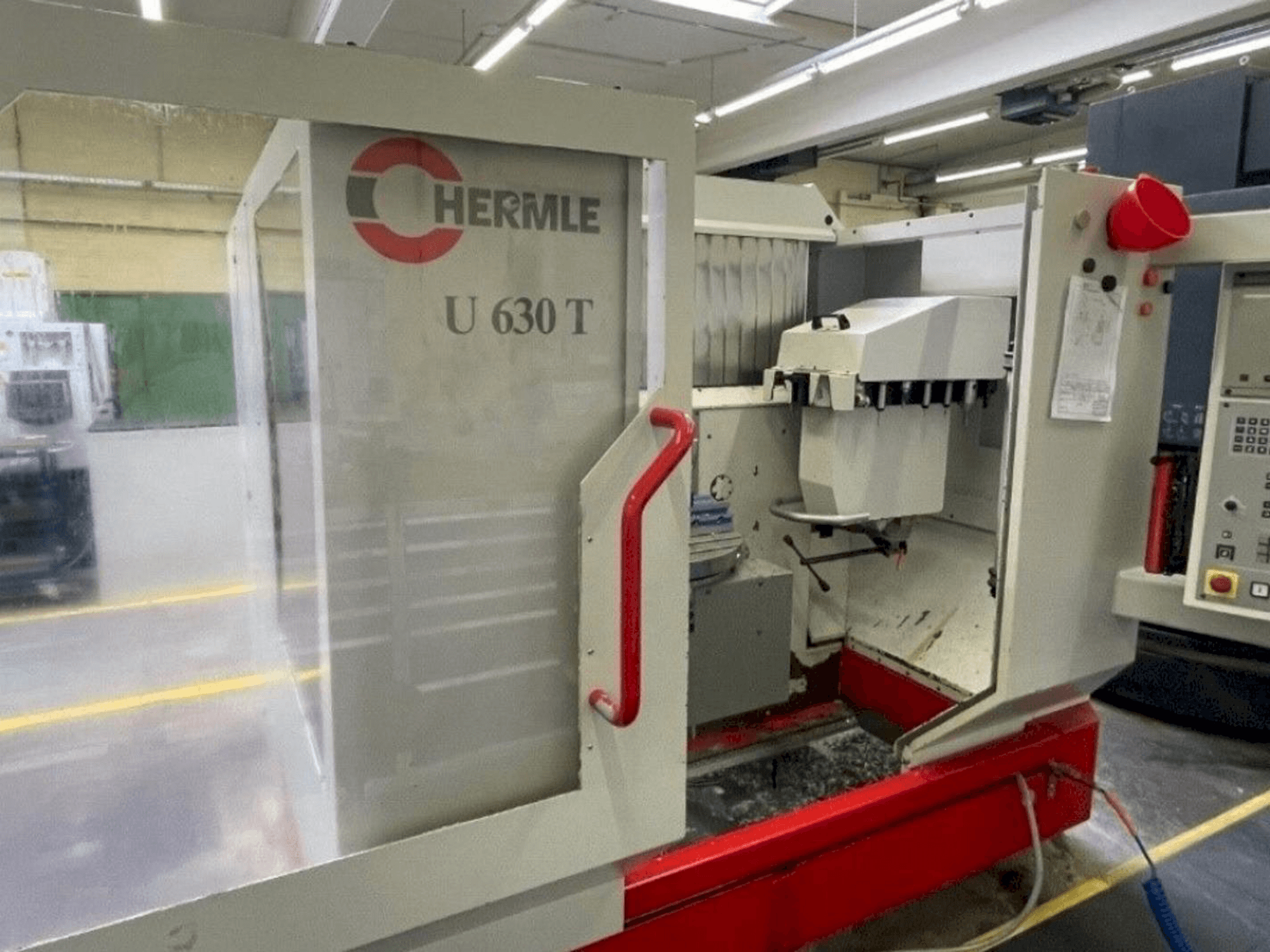 Front view of HERMLE U630T machine