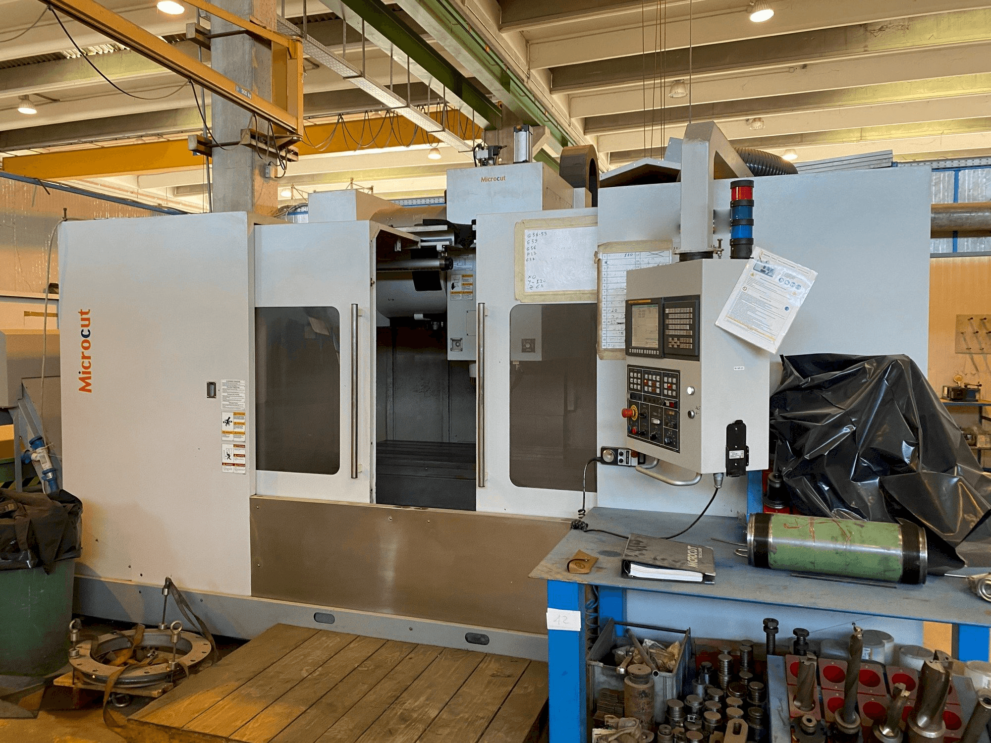 Front view of MICROCUT VMC-1600F machine