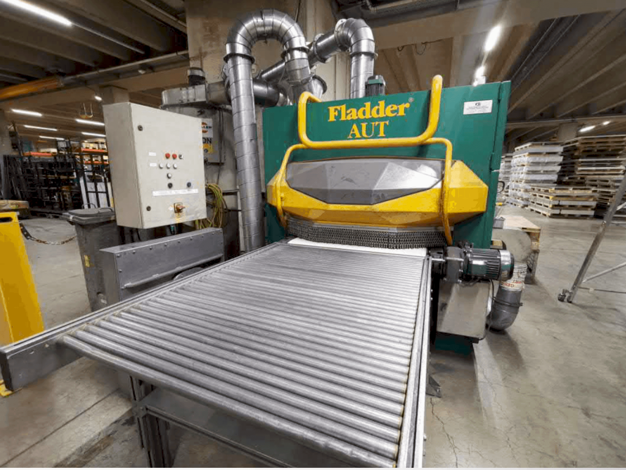 Front view of Fladder AUT-1000 VAC machine