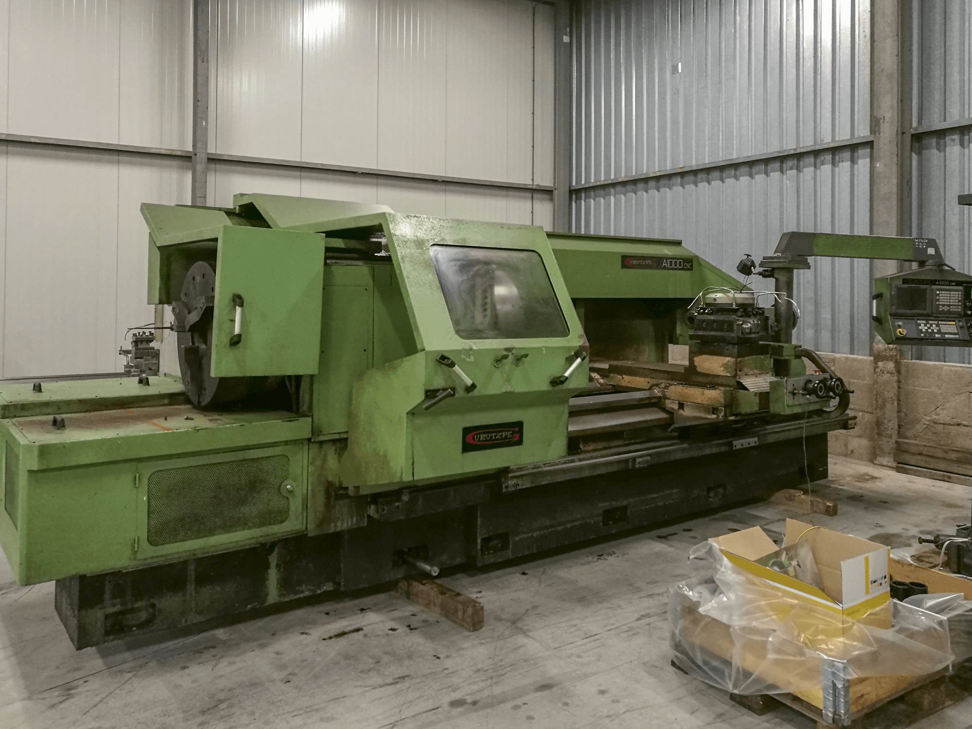 Front view of Gurutzpe A-1000 CNC Machine
