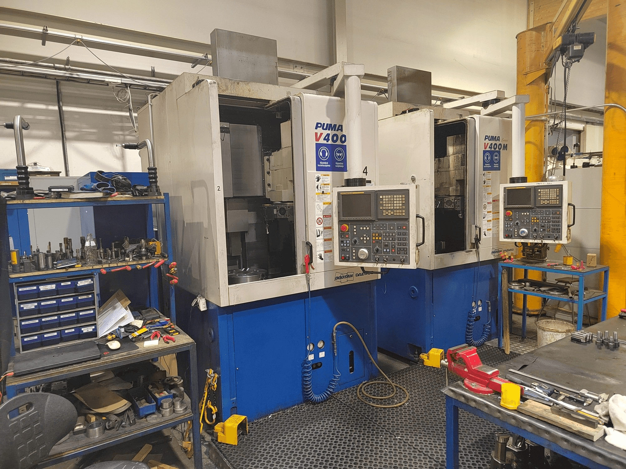 Front view of Doosan Puma V400M machine