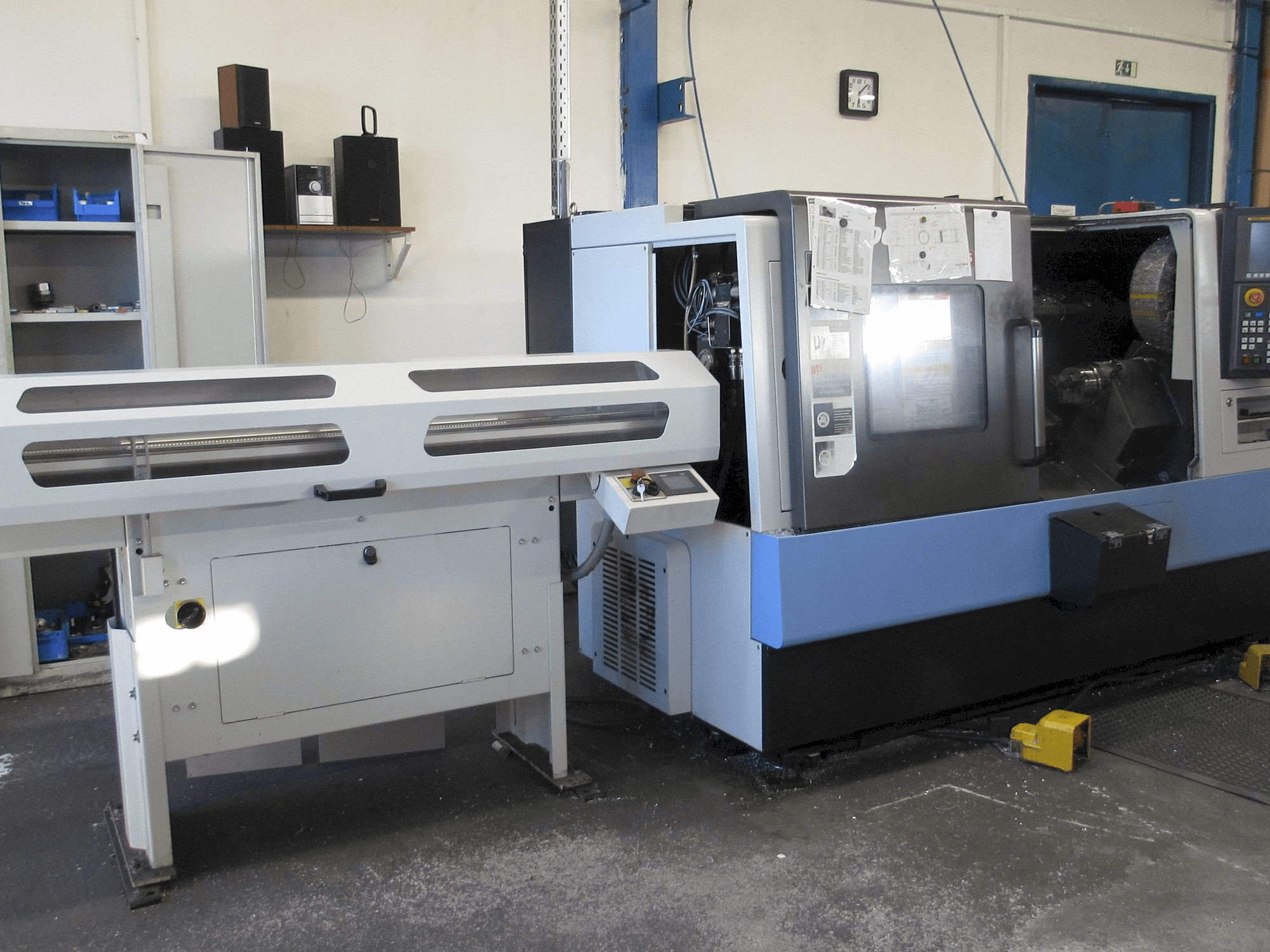 Front view of Doosan Lynx 220 LMS machine