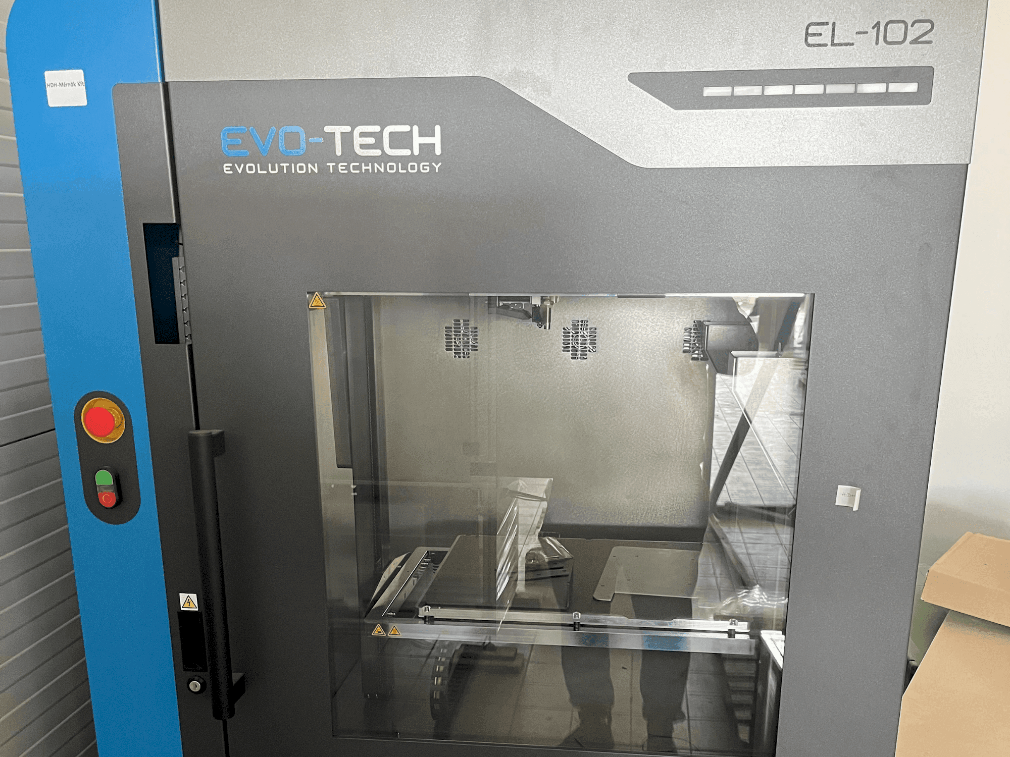 Front view of EVO-tech EL-102 V2 machine