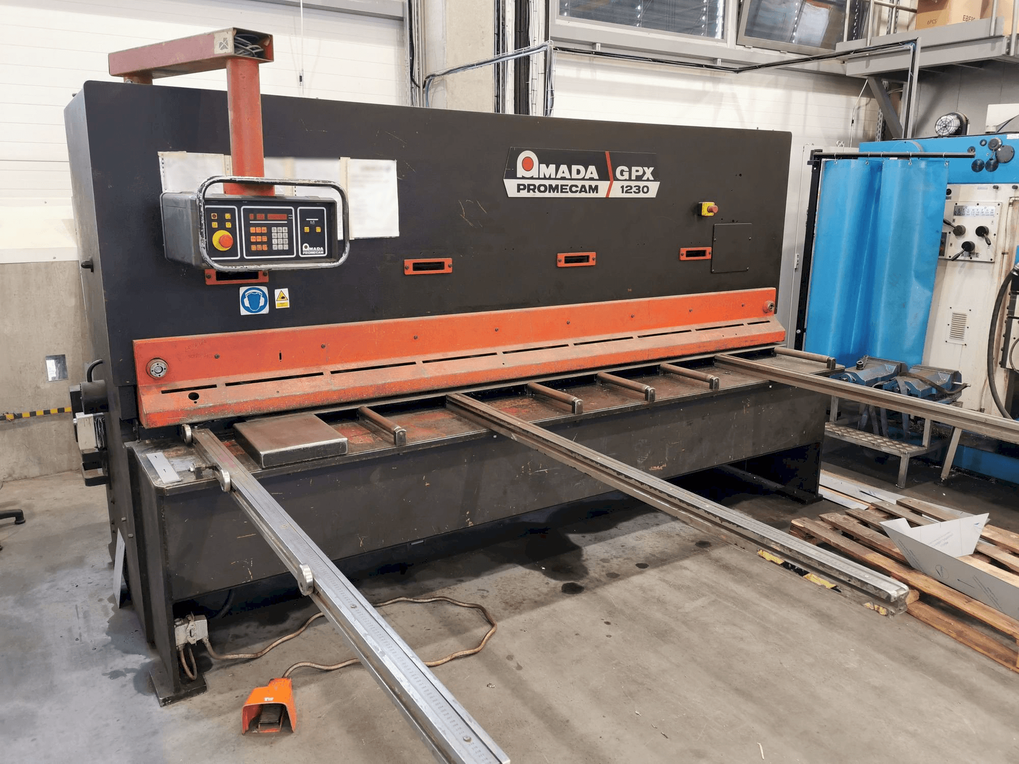 Front view of AMADA GPX 1230 machine