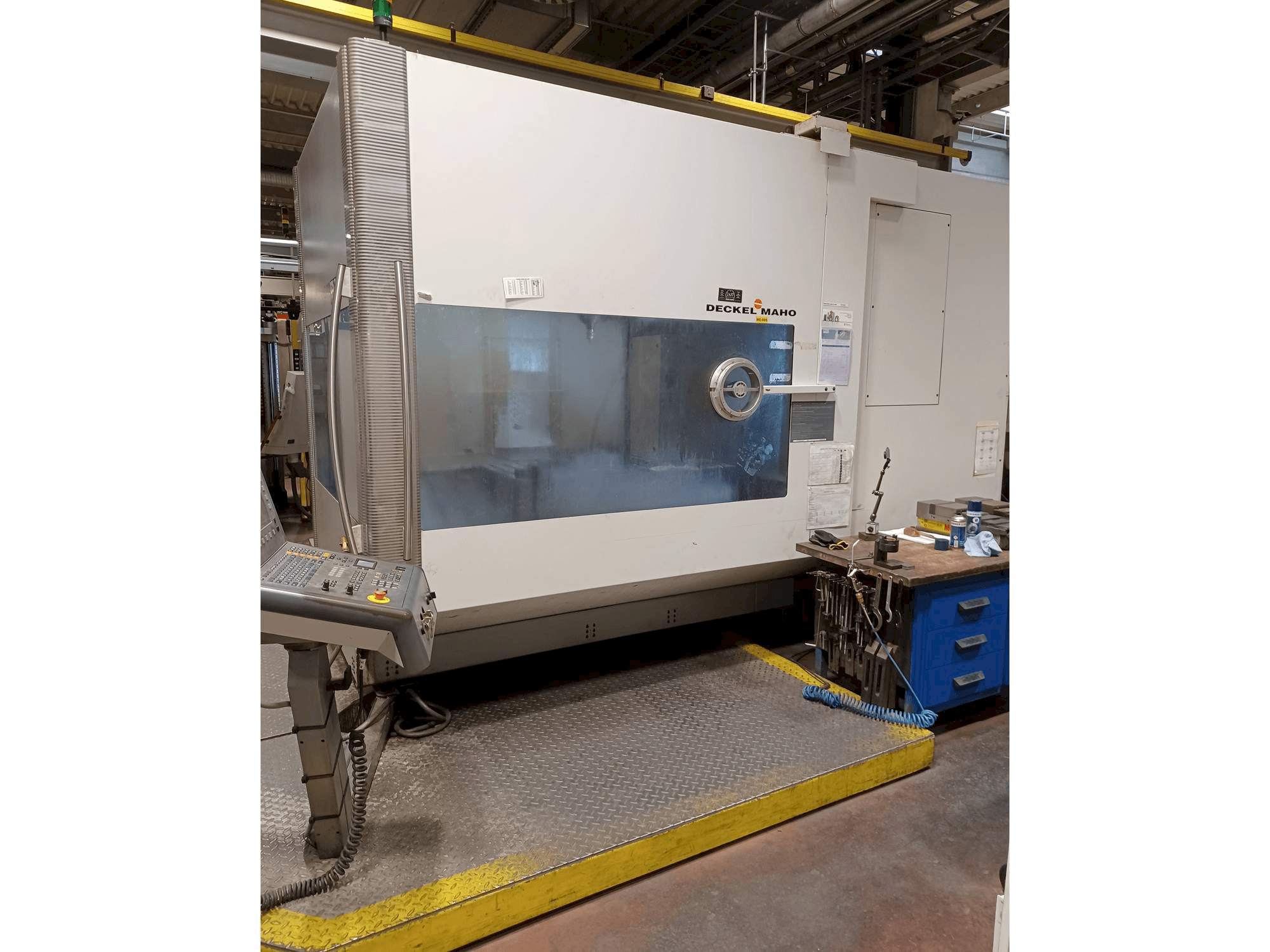 Front view of DECKEL MAHO DMU 125 T hi-dyn machine