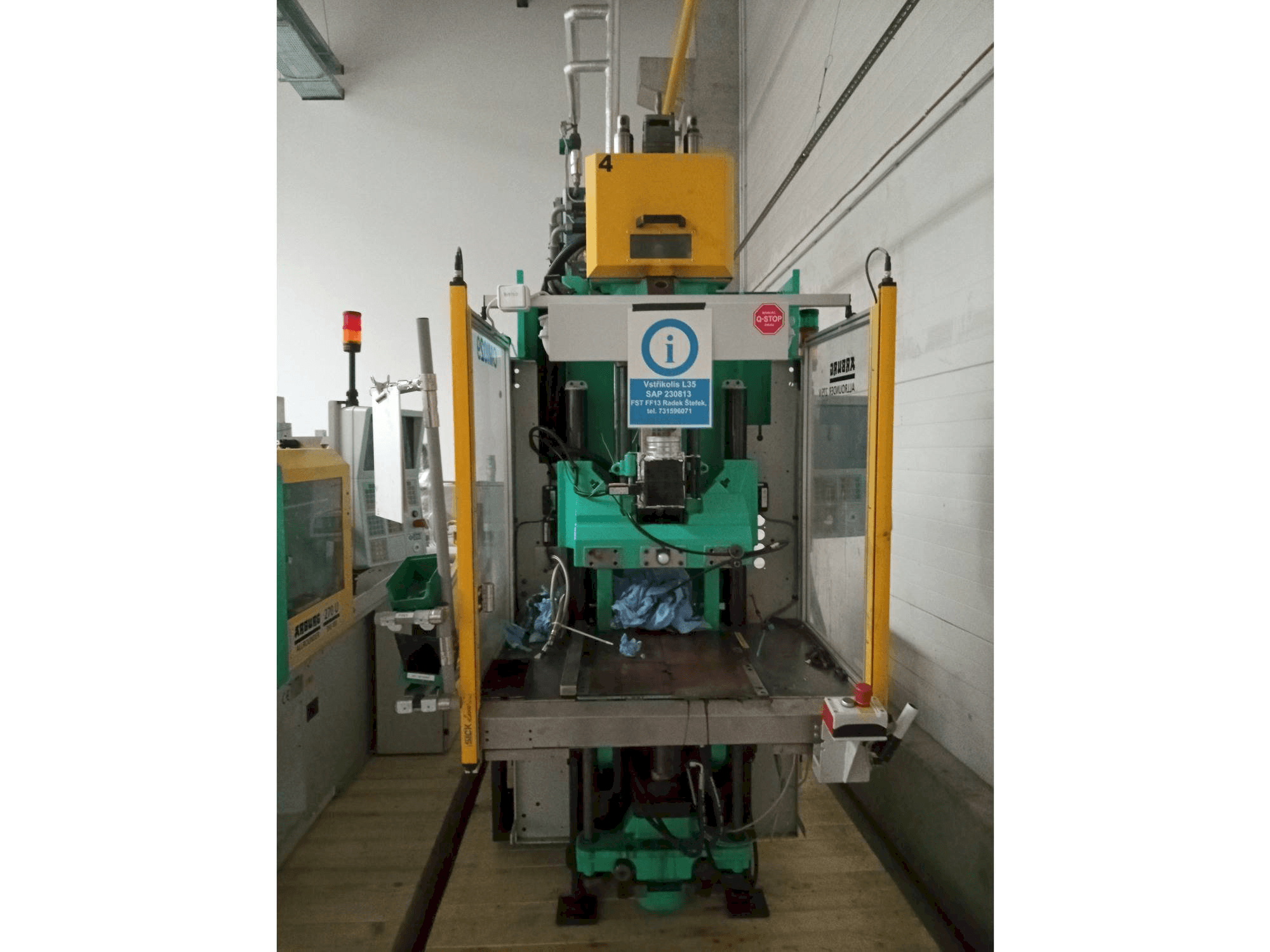 Front view of Arburg Allrounder 275V 250-70 machine