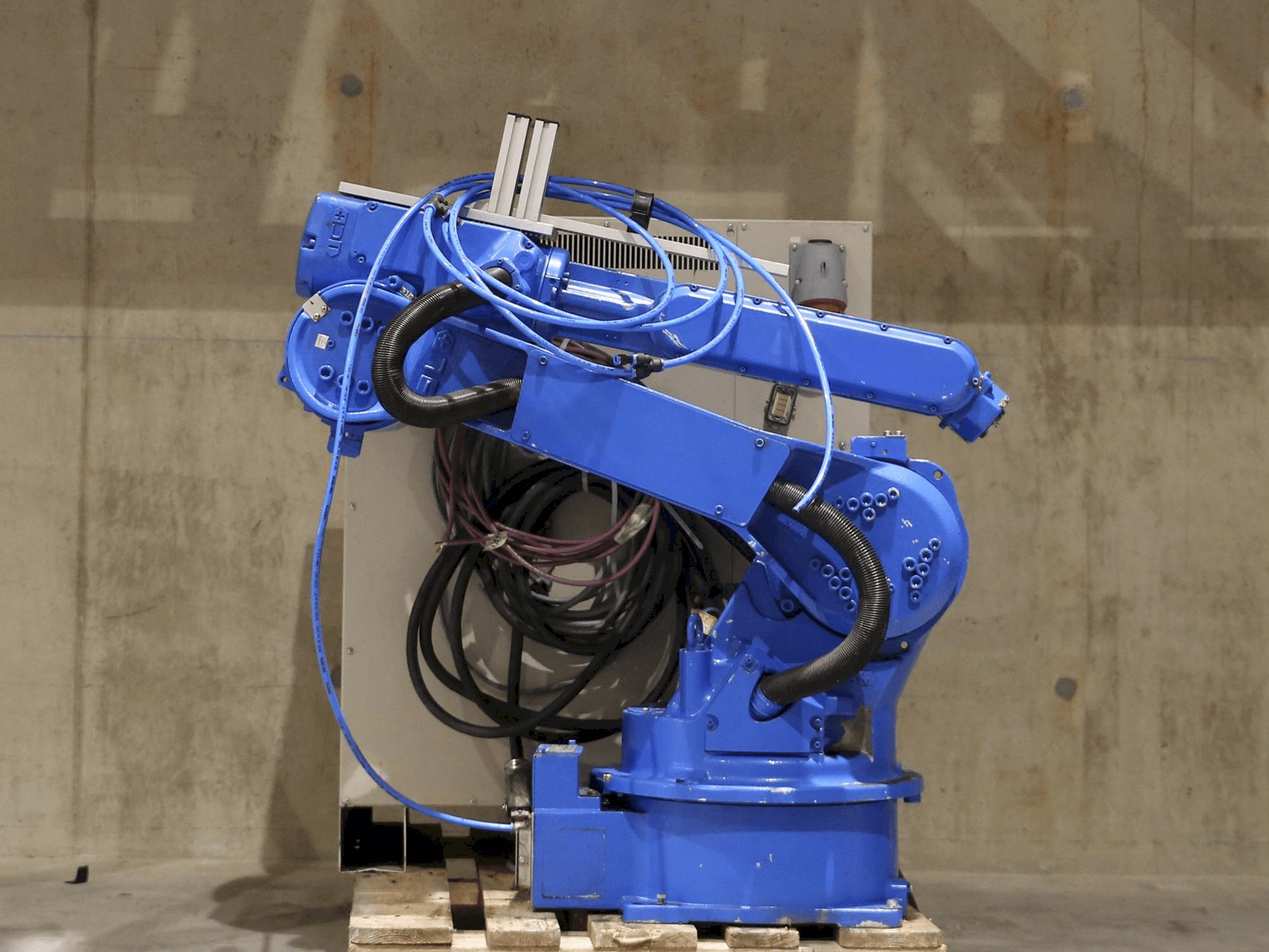 Front view of Yaskawa Motoman HP20D machine
