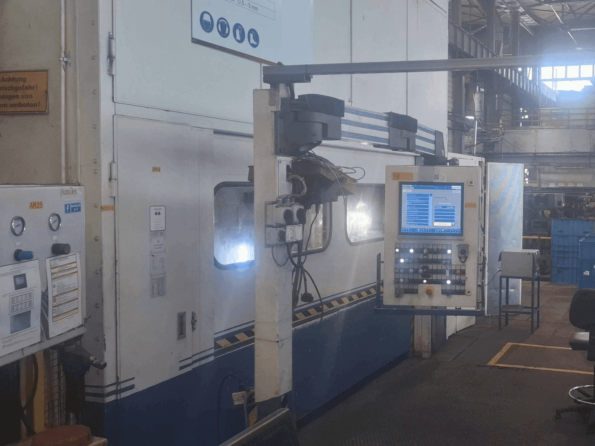 Front view of Müller HUQ 630.30 machine