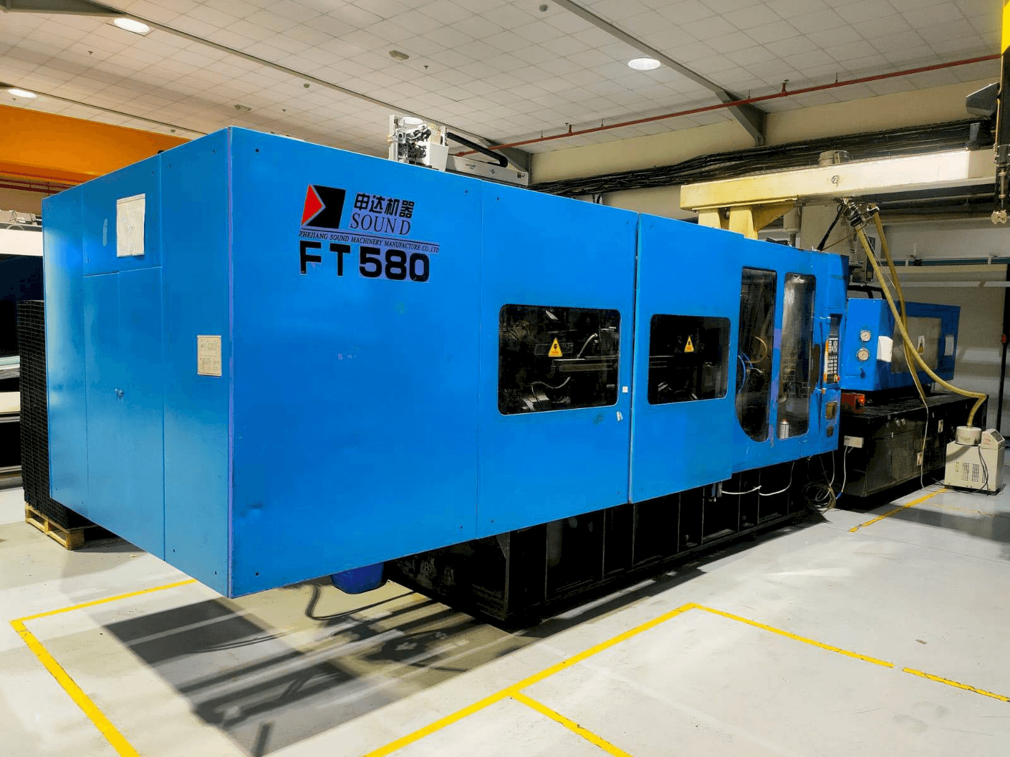 Front view of Zhejiang Sound Machinery Manufacture FT 580 machine
