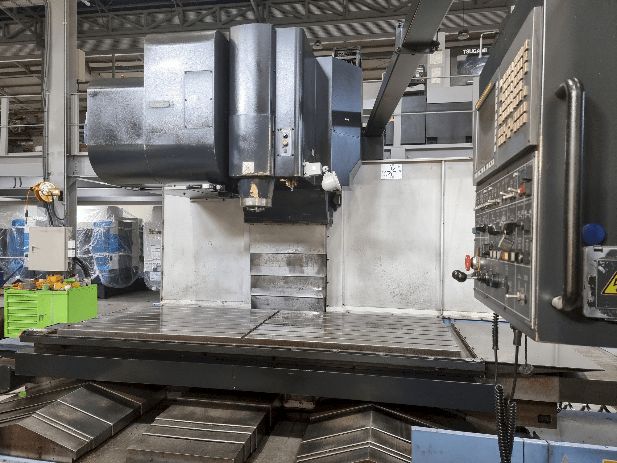Front view of Doosan VM 960L machine
