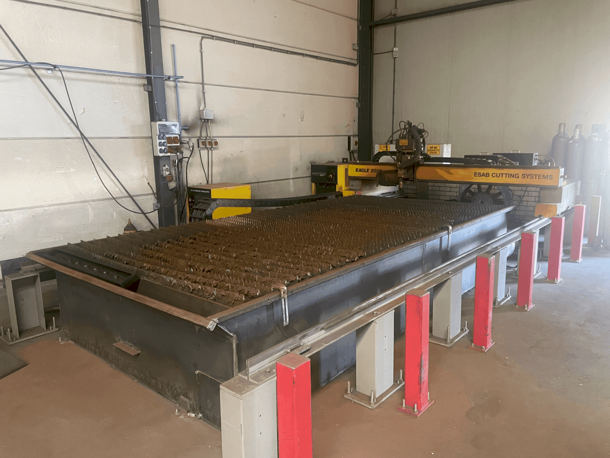 Front view of ESAB EAGLE 2000 machine