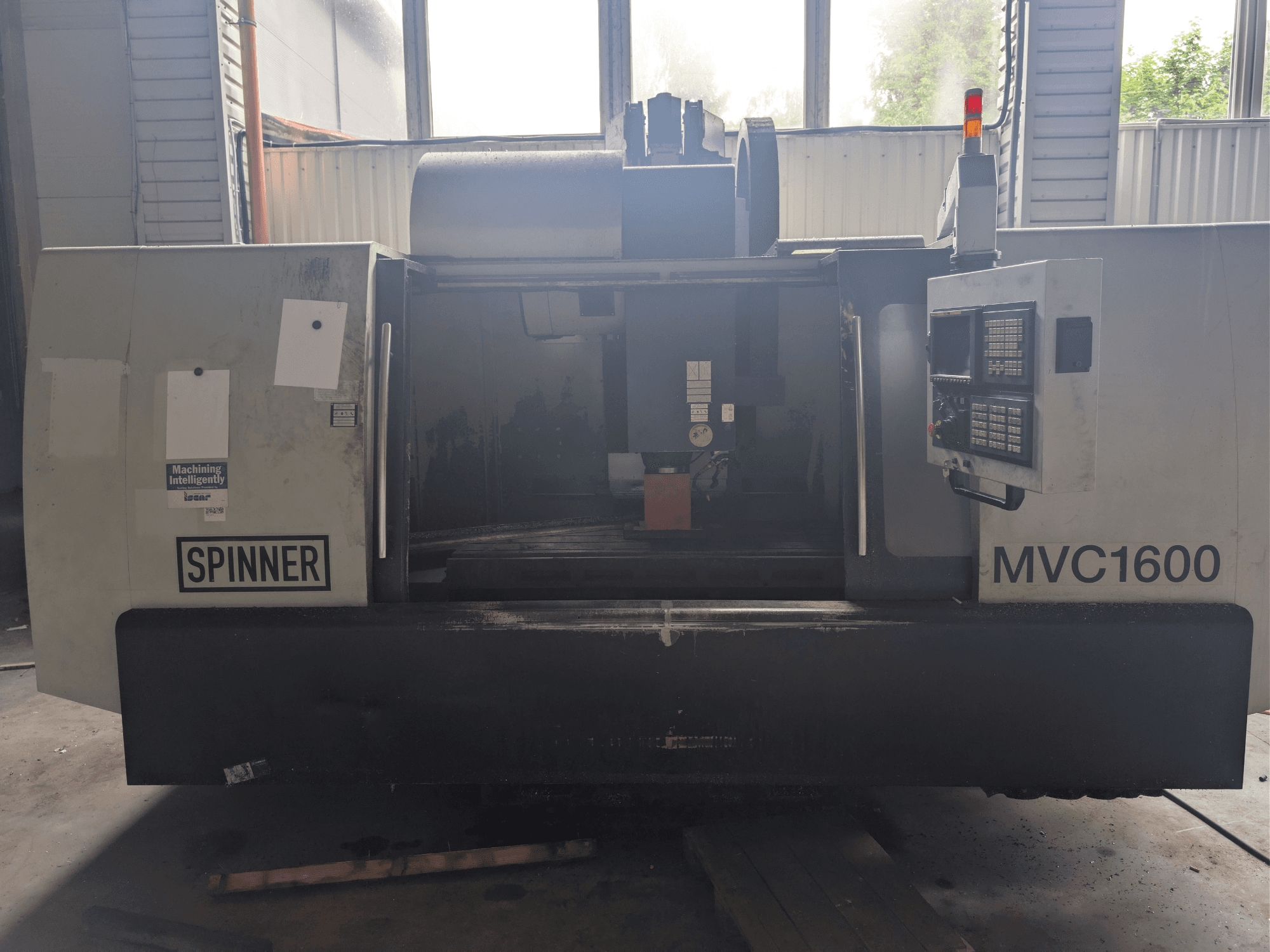 SPINNER MVC-1600 vertical machining centre, front view, showcases control panel and machining area. Suitable for precision machining.