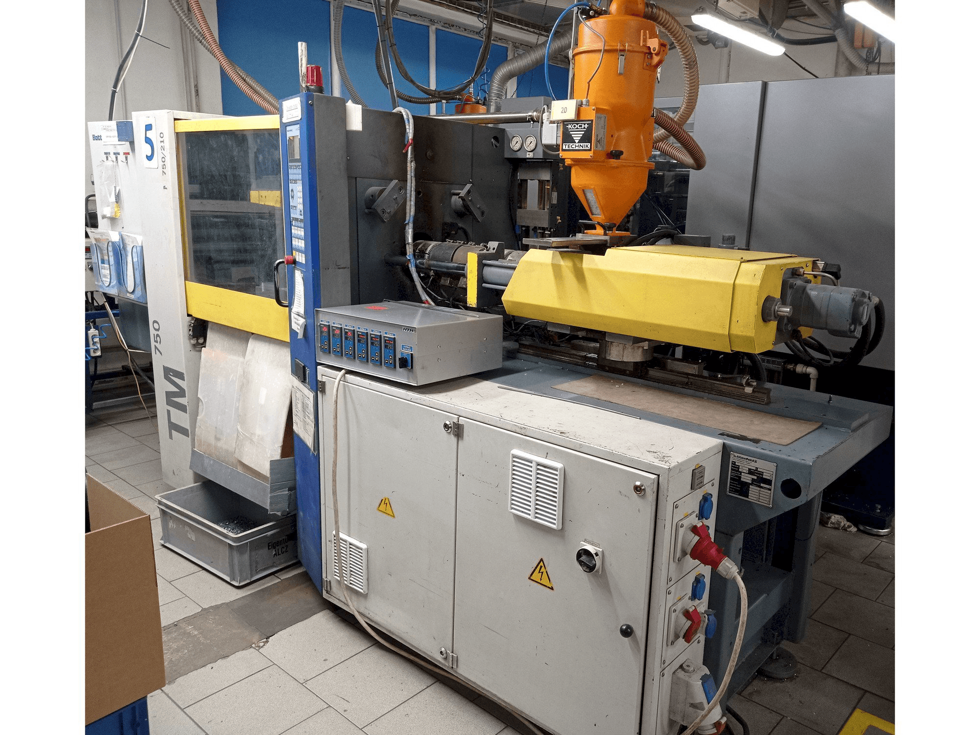 Front view of Battenfeld TM 750/210 machine