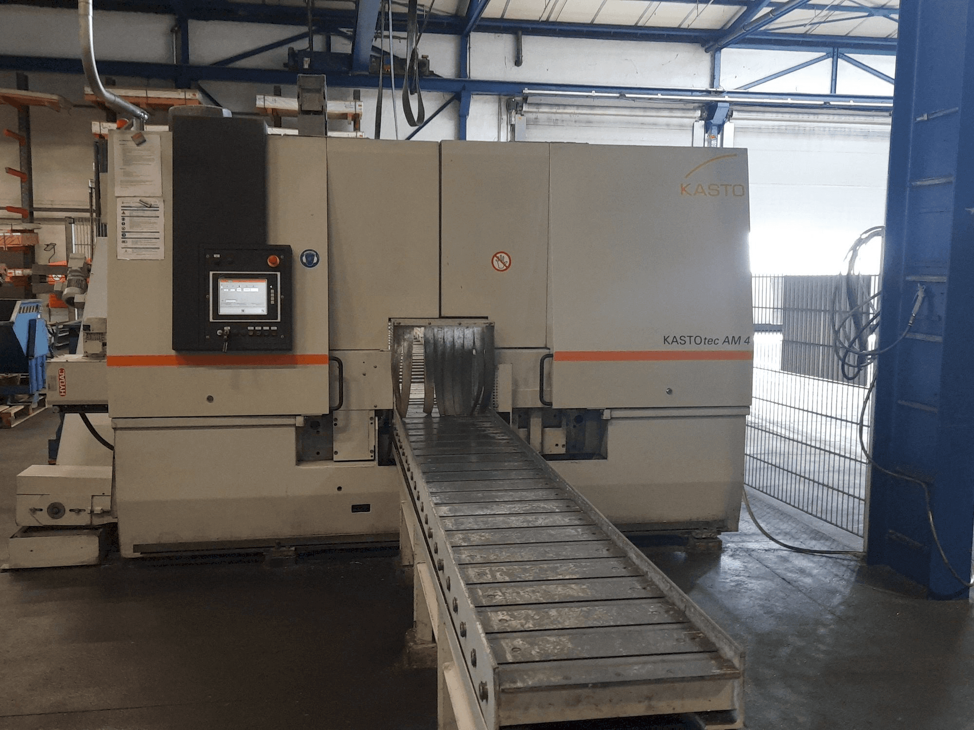 Front view of KASTO tec AM 4 machine