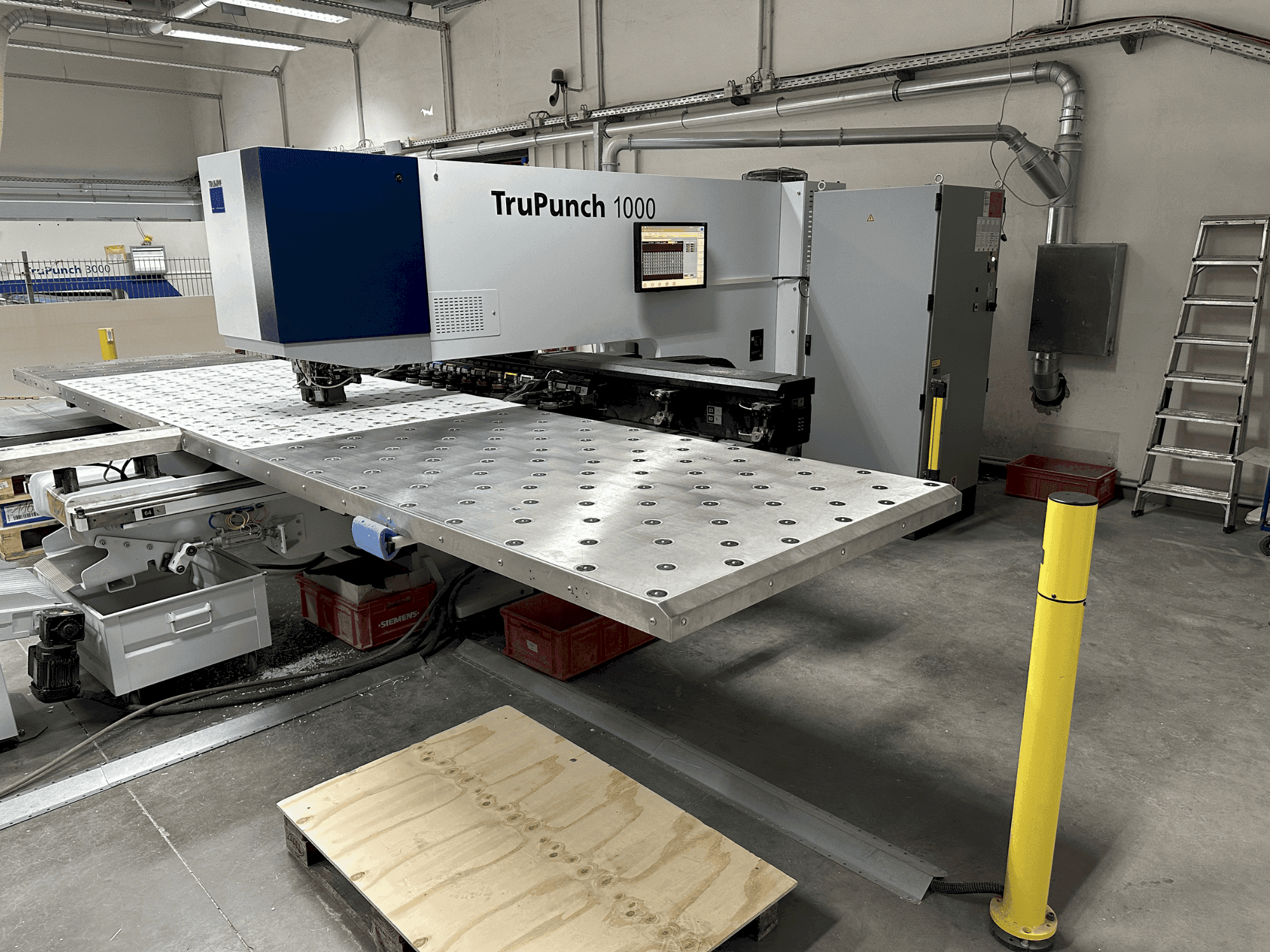 Front view of TRUMPF TruPunch 1000 machine