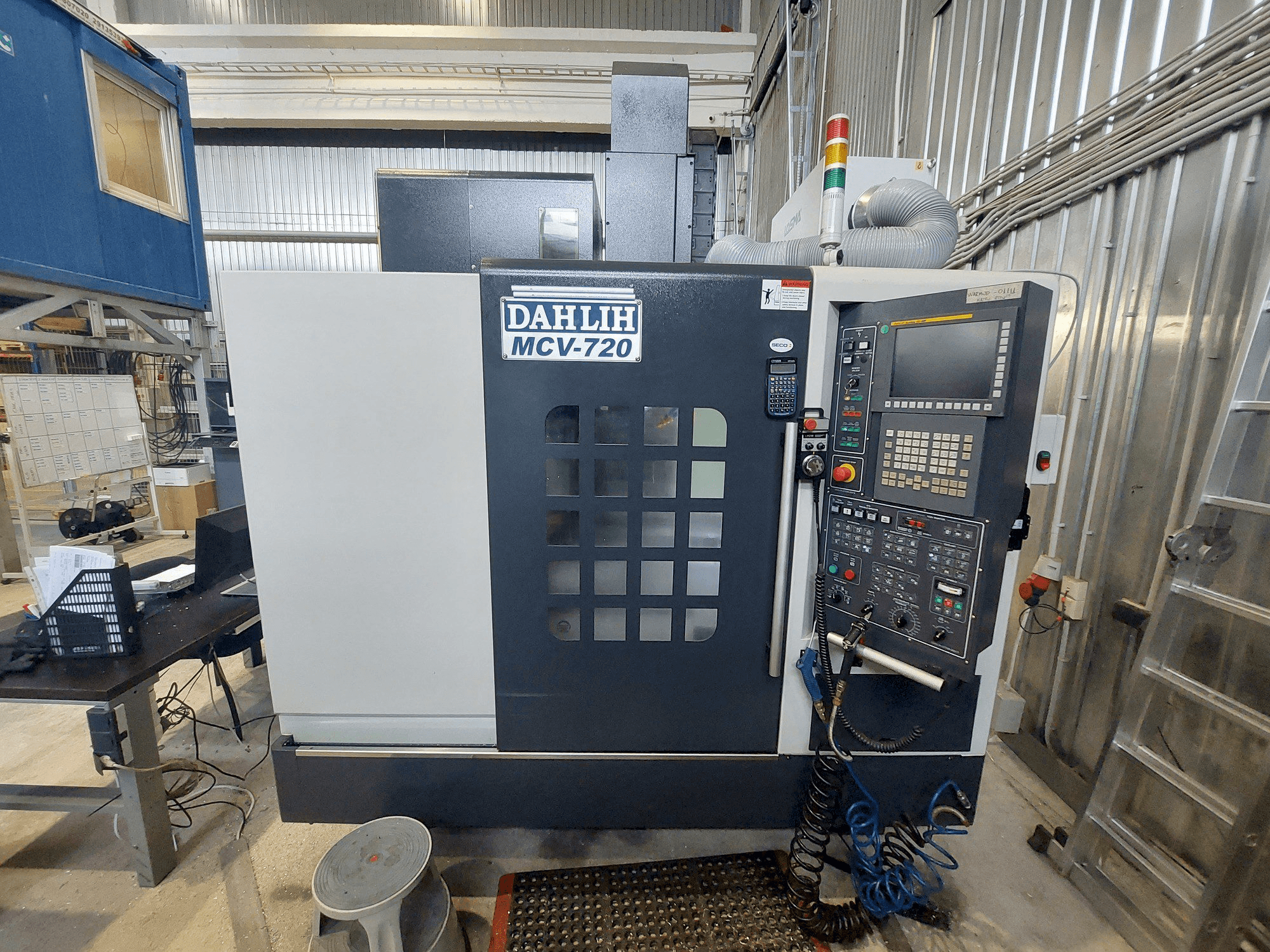 Front view of DAH LIH MCV-720 machine