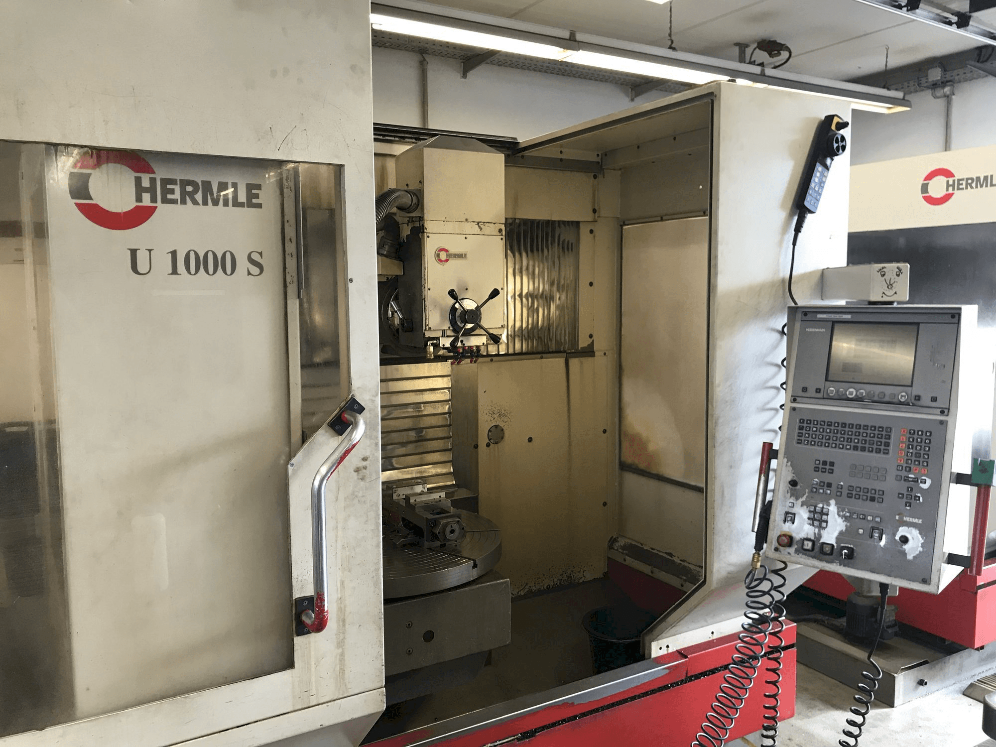 Front view of HERMLE U 1000 S machine