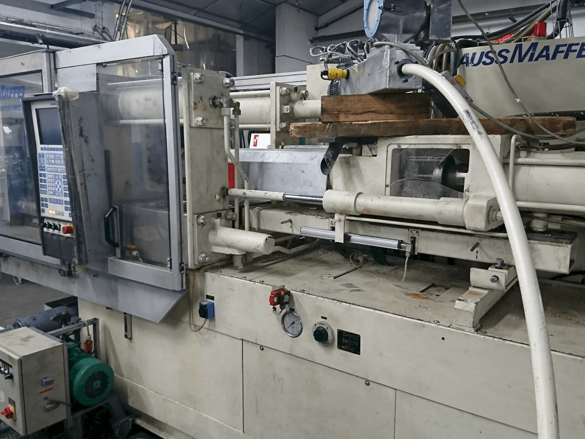 Front view of Krauss Maffei 150-700 C1 machine