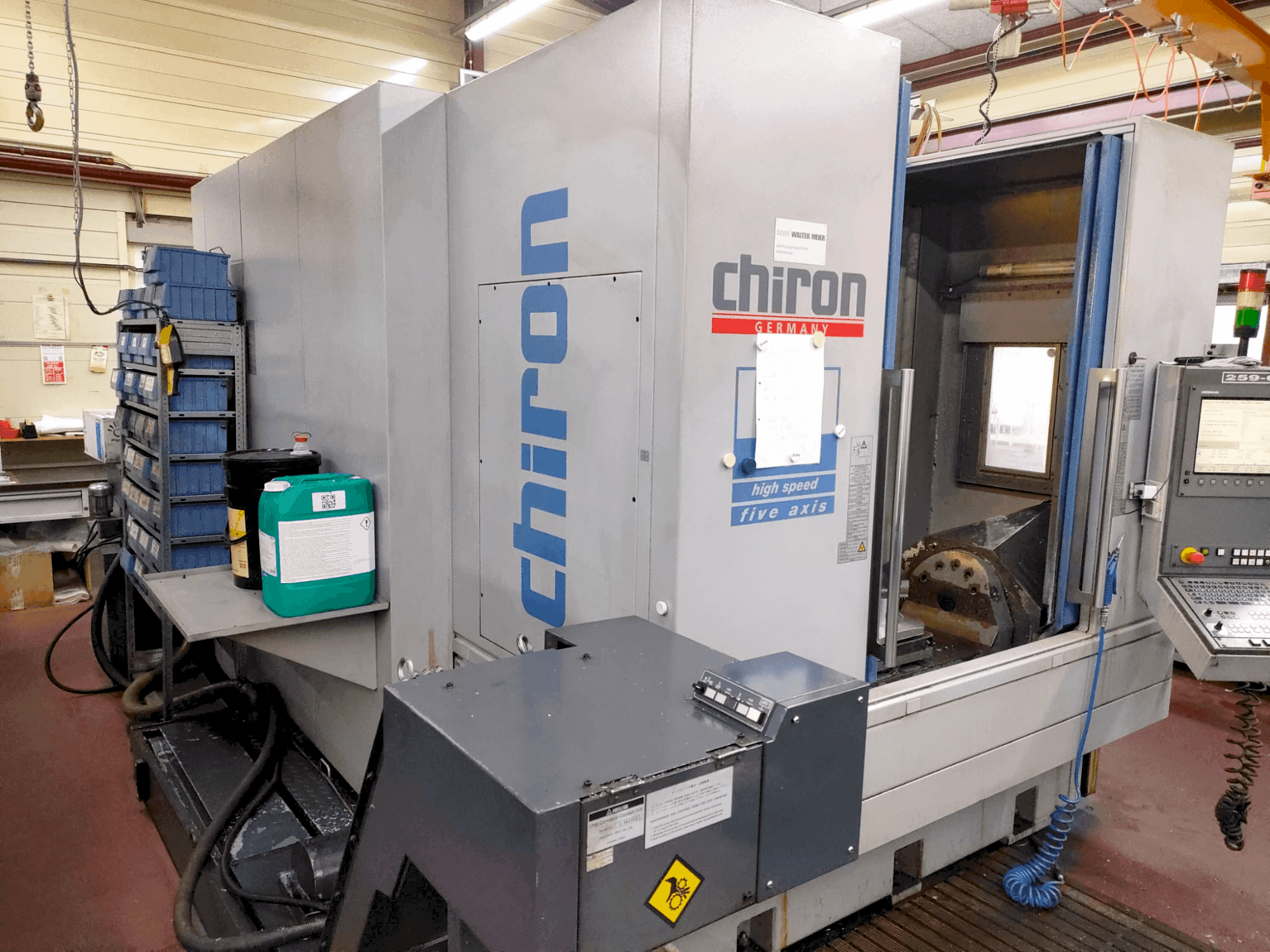 Front view of CHIRON Mill 800 machine