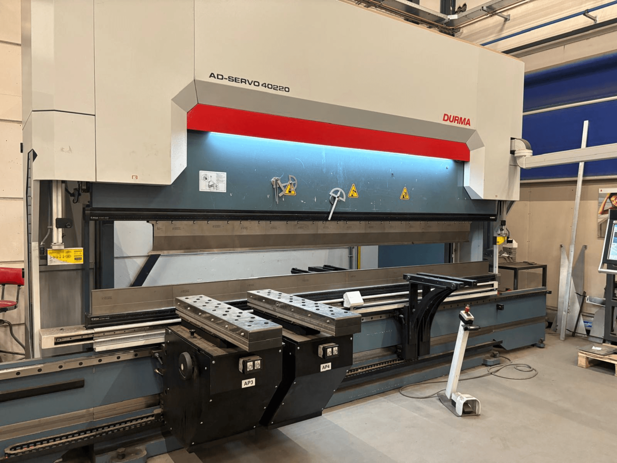 Durma AD-SERVO 40220 press brake, front view, showcasing control panel, hydraulic system, and tooling on the work table.